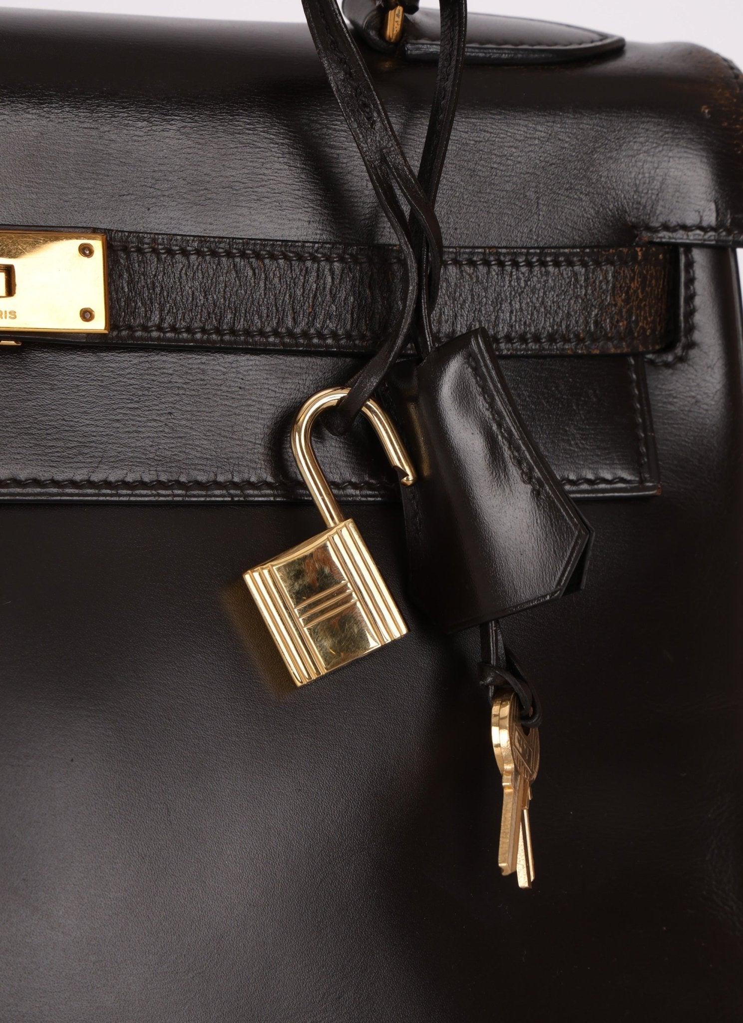 Hermès 1979 Chocolate Box Retourne Kelly 32 with Strap - FashioNica