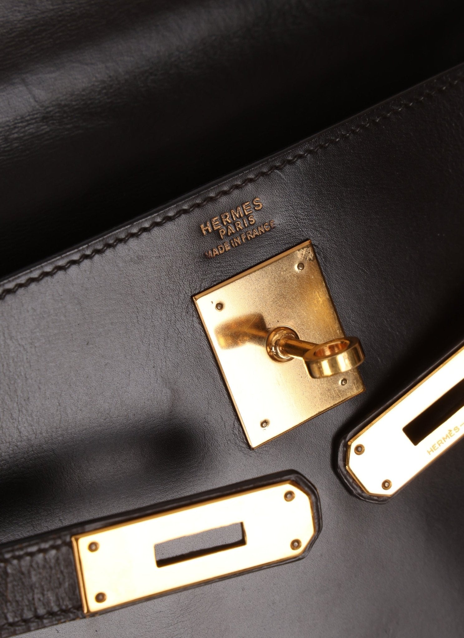 Hermès 1979 Chocolate Box Retourne Kelly 32 with Strap - FashioNica