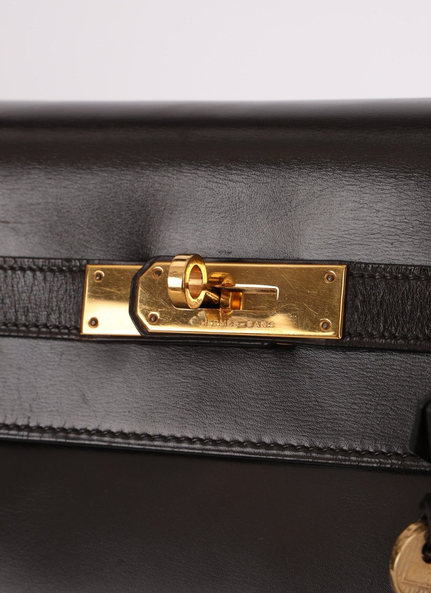 Hermès 1979 Chocolate Box Retourne Kelly 32 with Strap - FashioNica