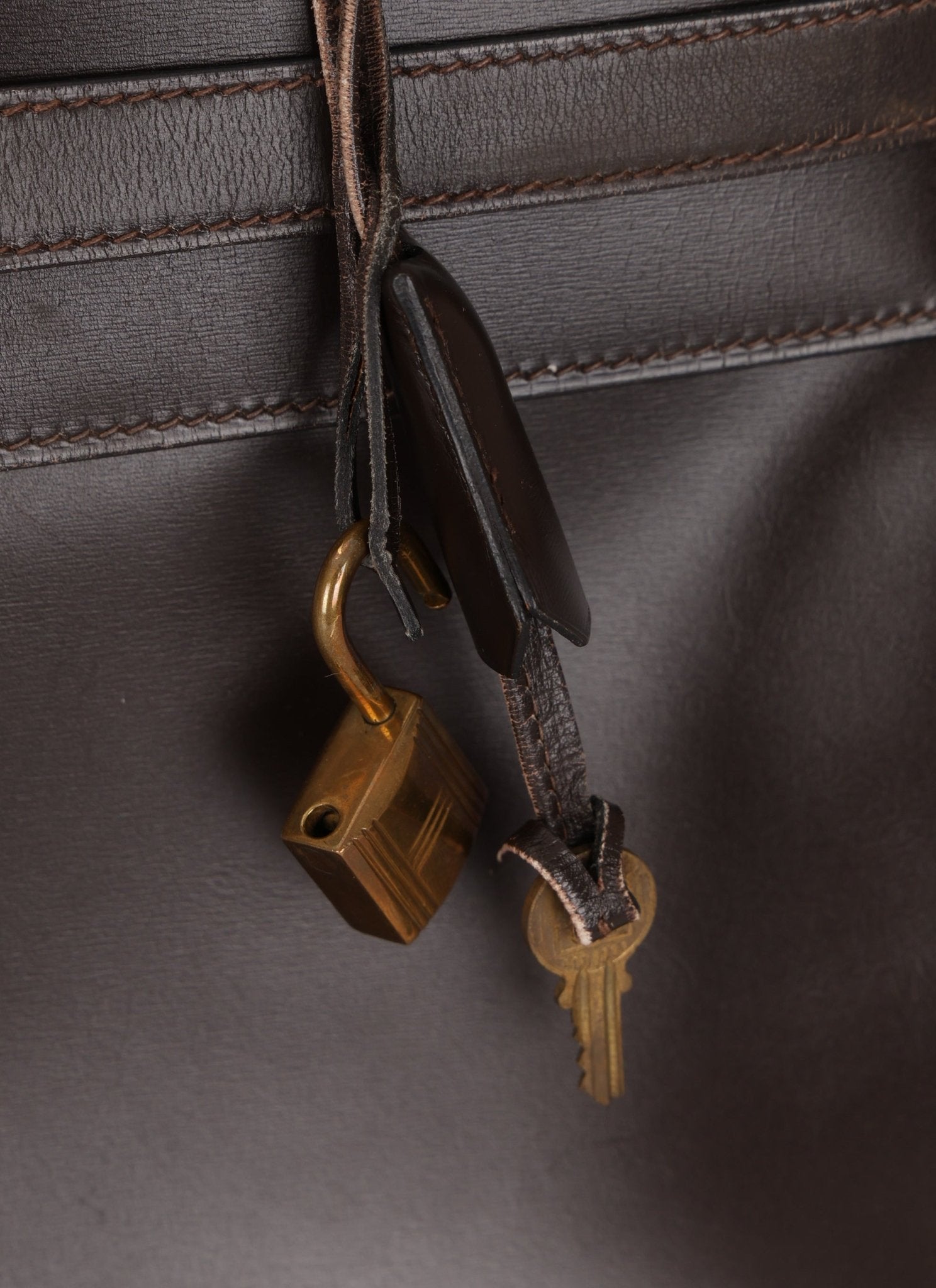 Hermès 1991 Chocolate Box Kelly 35 GHW - FashioNica