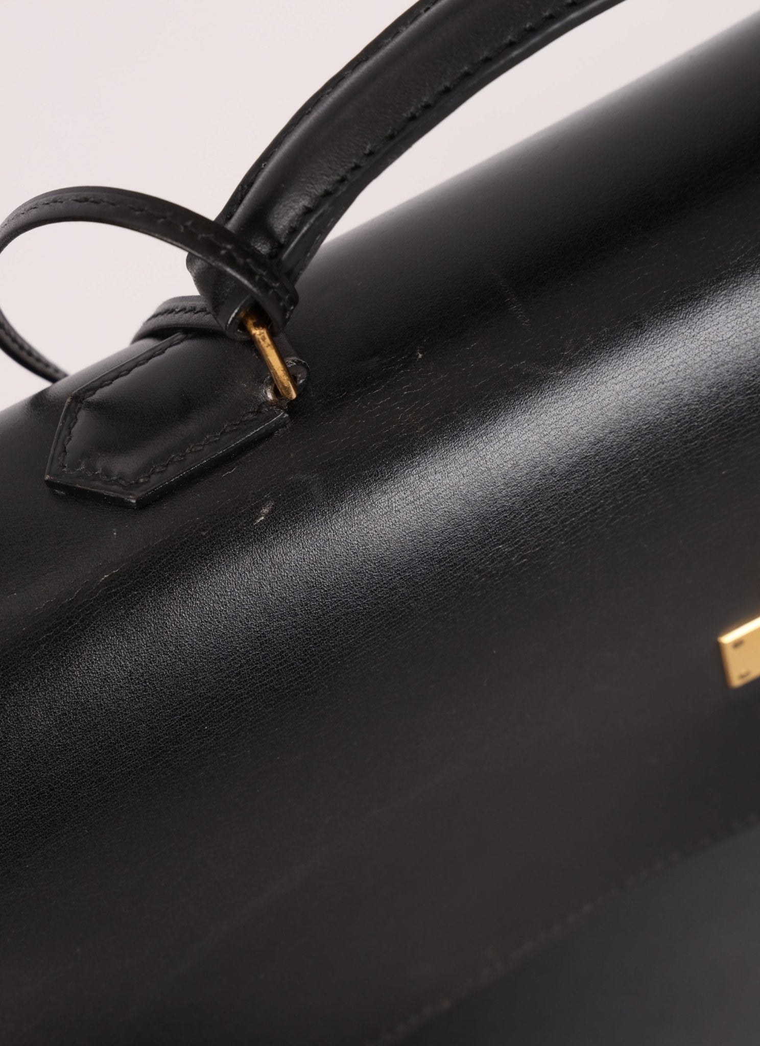 Hermès 2000 Noir Box Kelly Dépêches 38 GHW - FashioNica