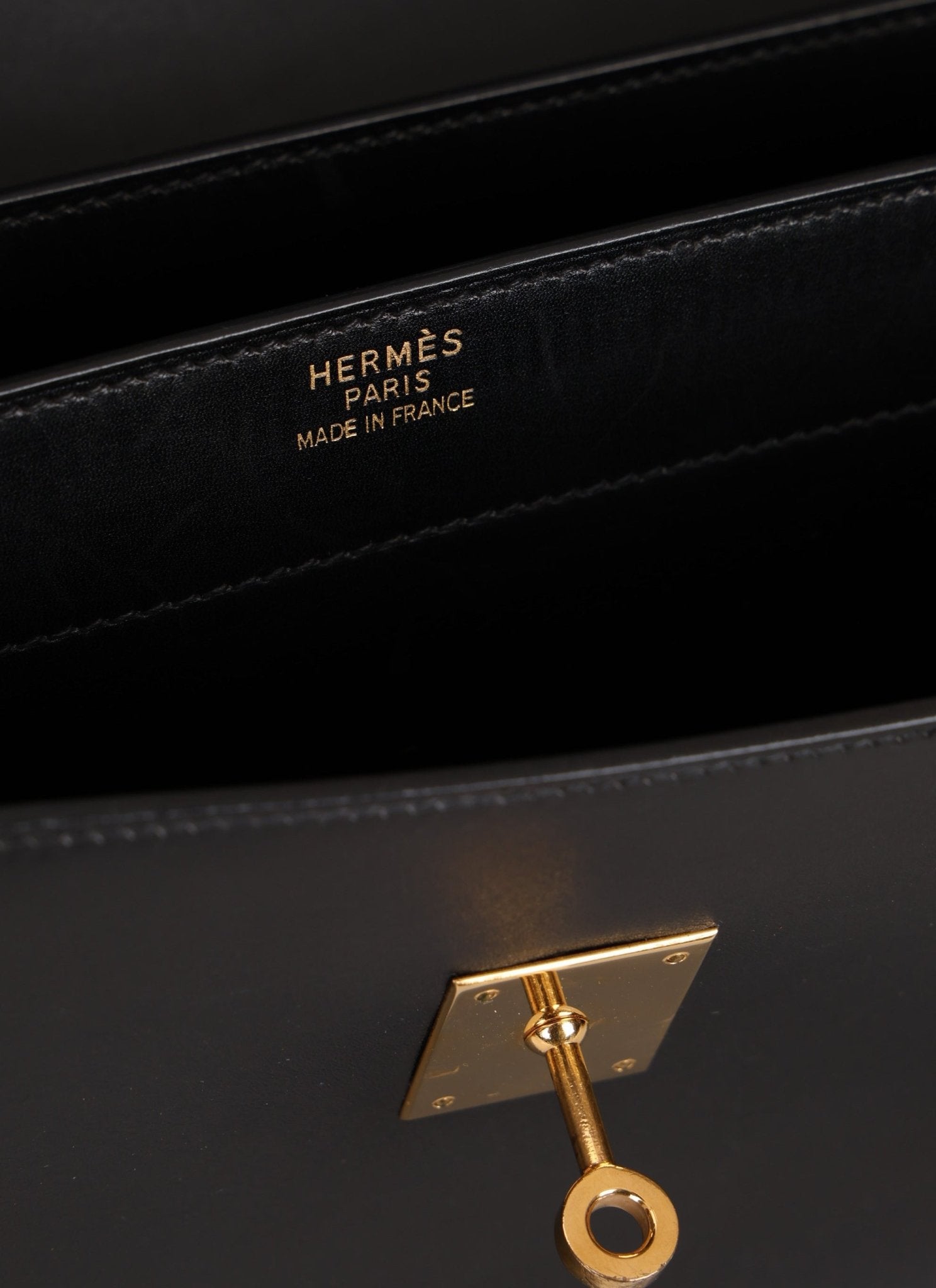 Hermès 2000 Noir Box Kelly Dépêches 38 GHW - FashioNica