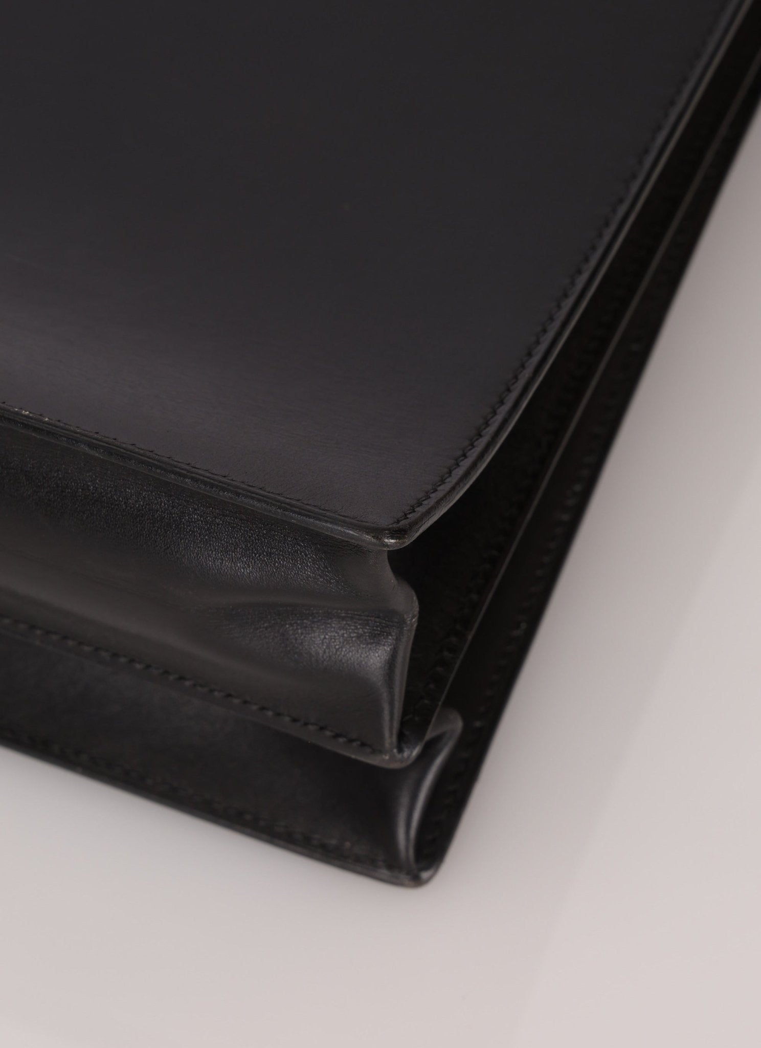 Hermès 2000 Noir Box Kelly Dépêches 38 GHW - FashioNica