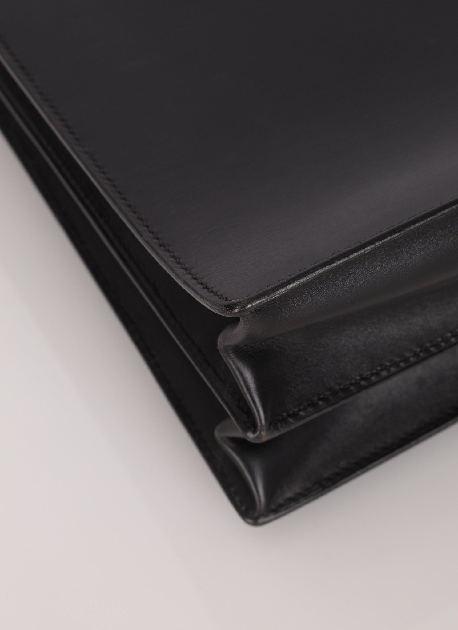 Hermès 2000 Noir Box Kelly Dépêches 38 GHW - FashioNica