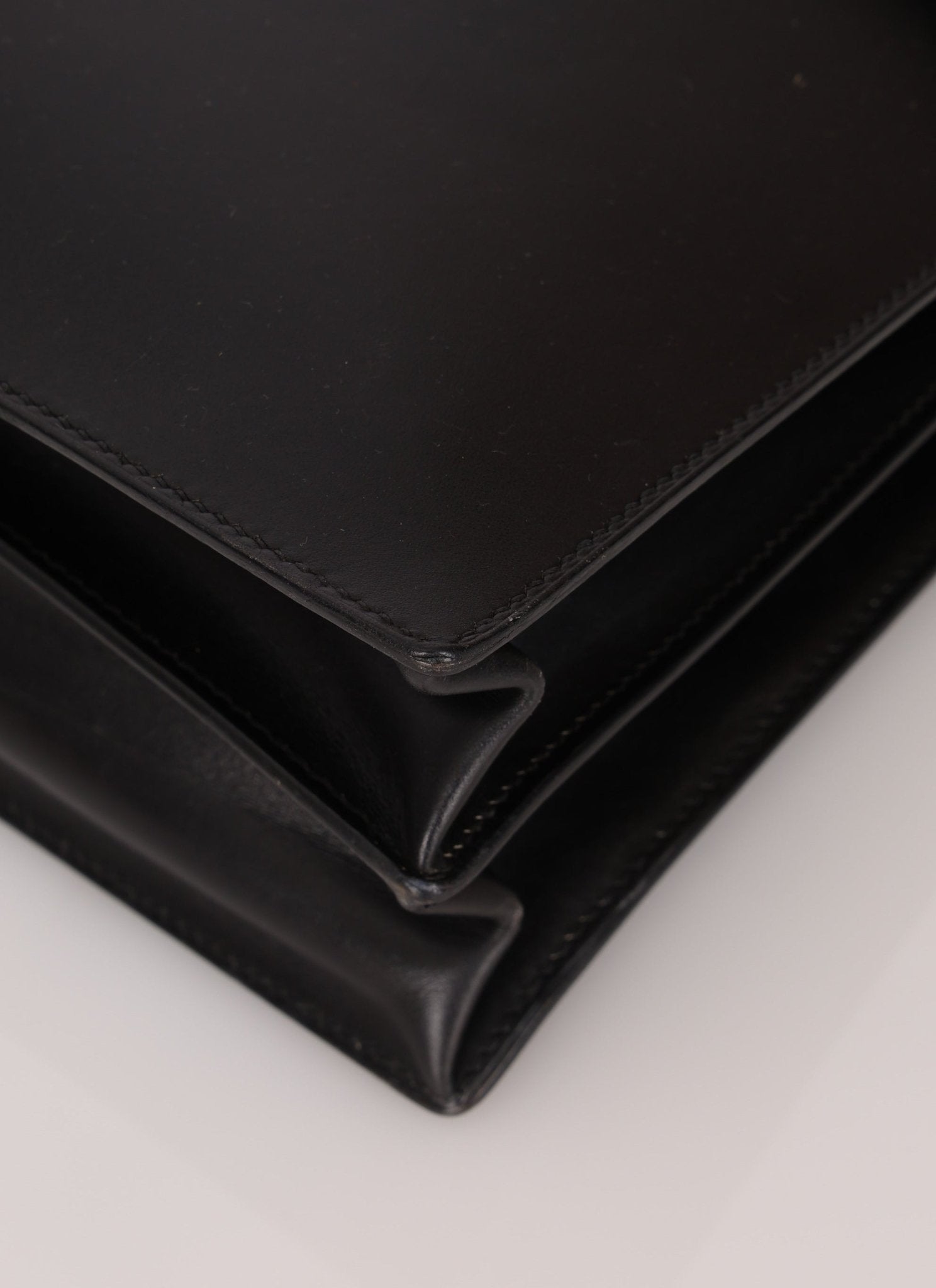 Hermès 2000 Noir Box Kelly Dépêches 38 GHW - FashioNica