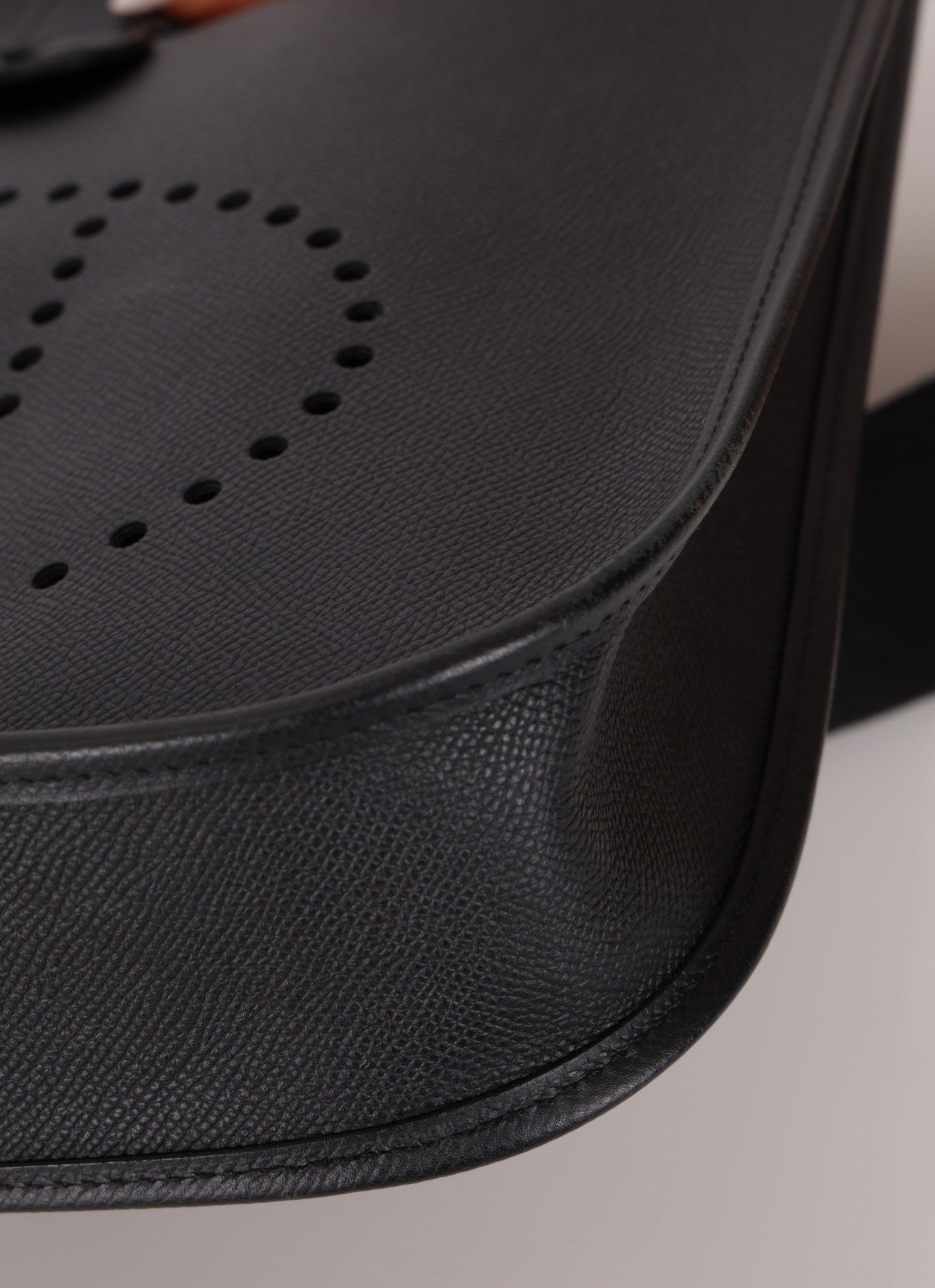 Hermès 2012 Noir Epsom Evelyne PM Gen l - FashioNica