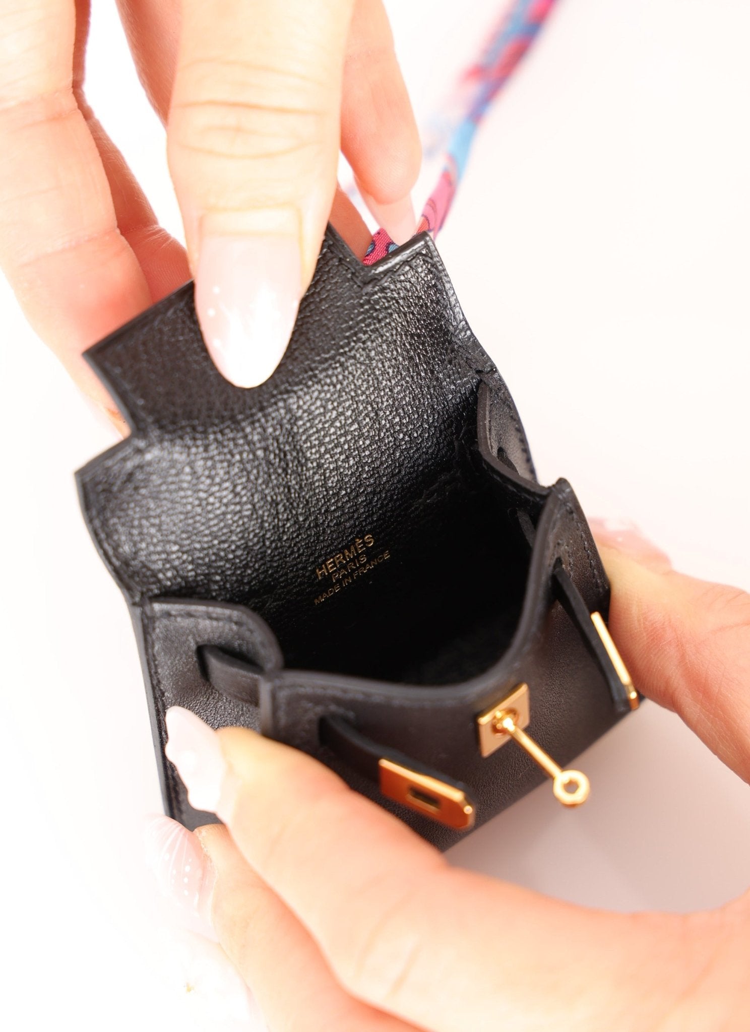 Hermès 2022 Noir Tadelakt Micro Kelly Twilly - FashioNica