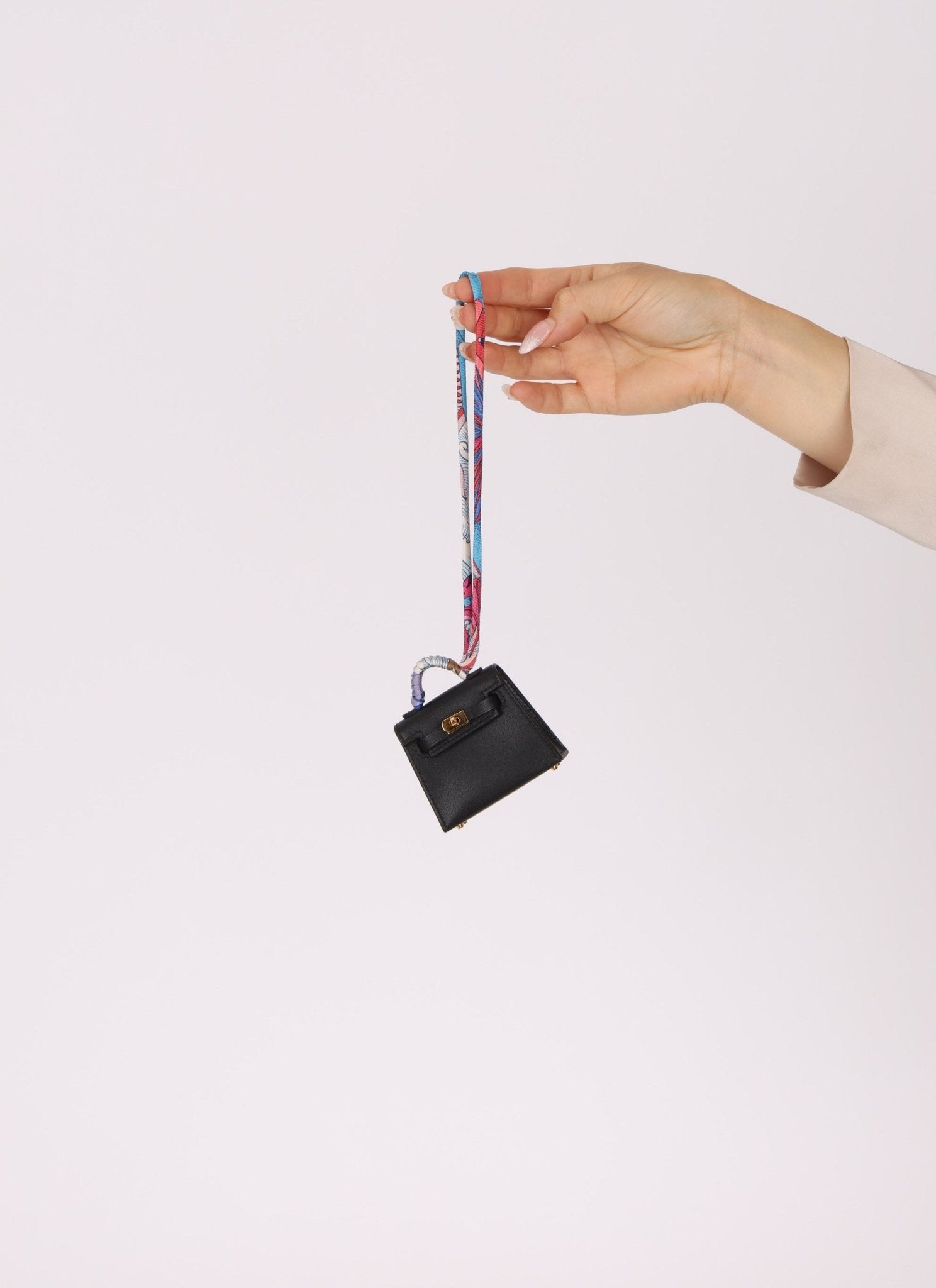 Hermès 2022 Noir Tadelakt Micro Kelly Twilly - FashioNica