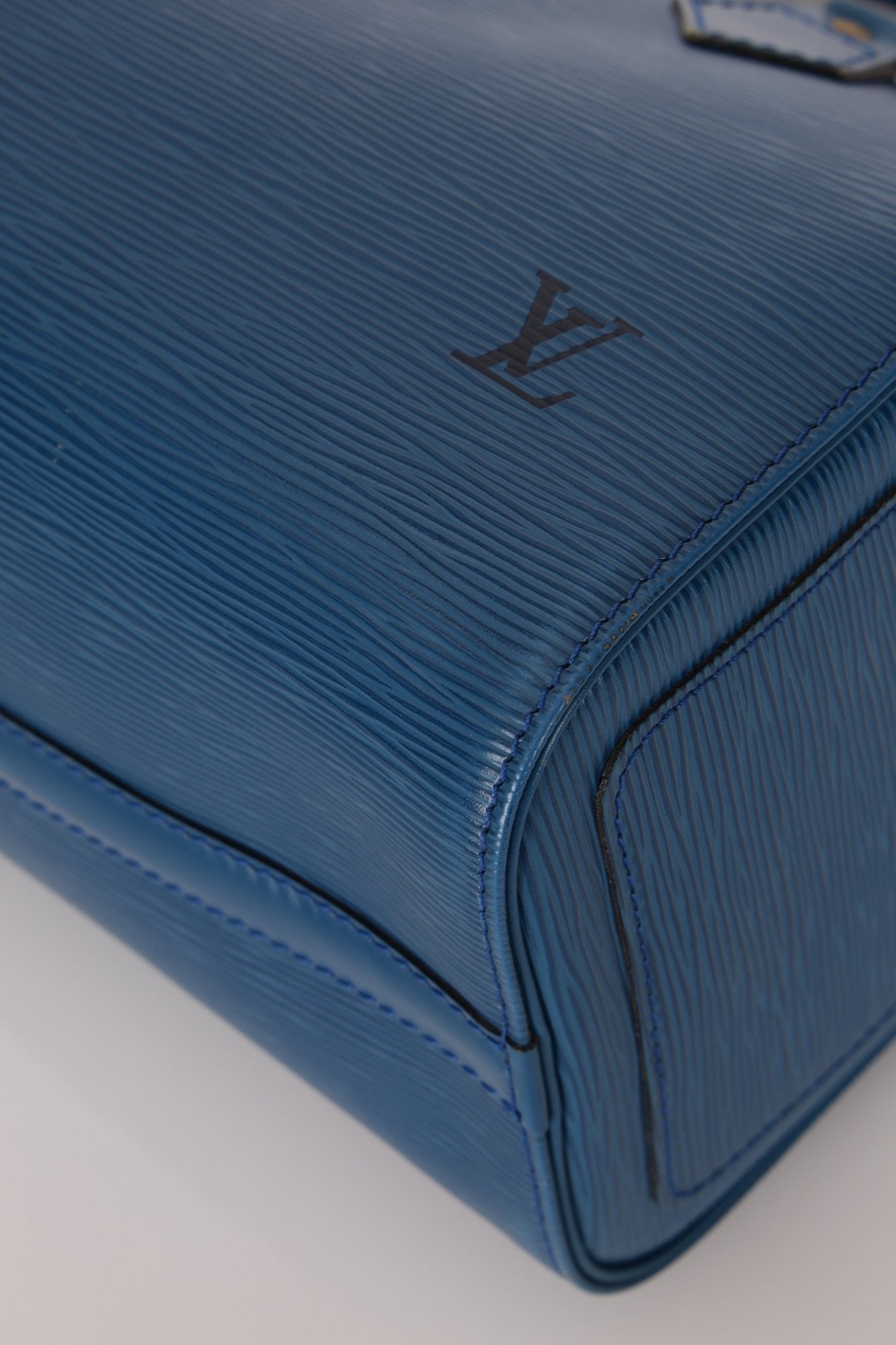 Louis Vuitton Epi Leather Speedy Handbag 30 - FashioNica