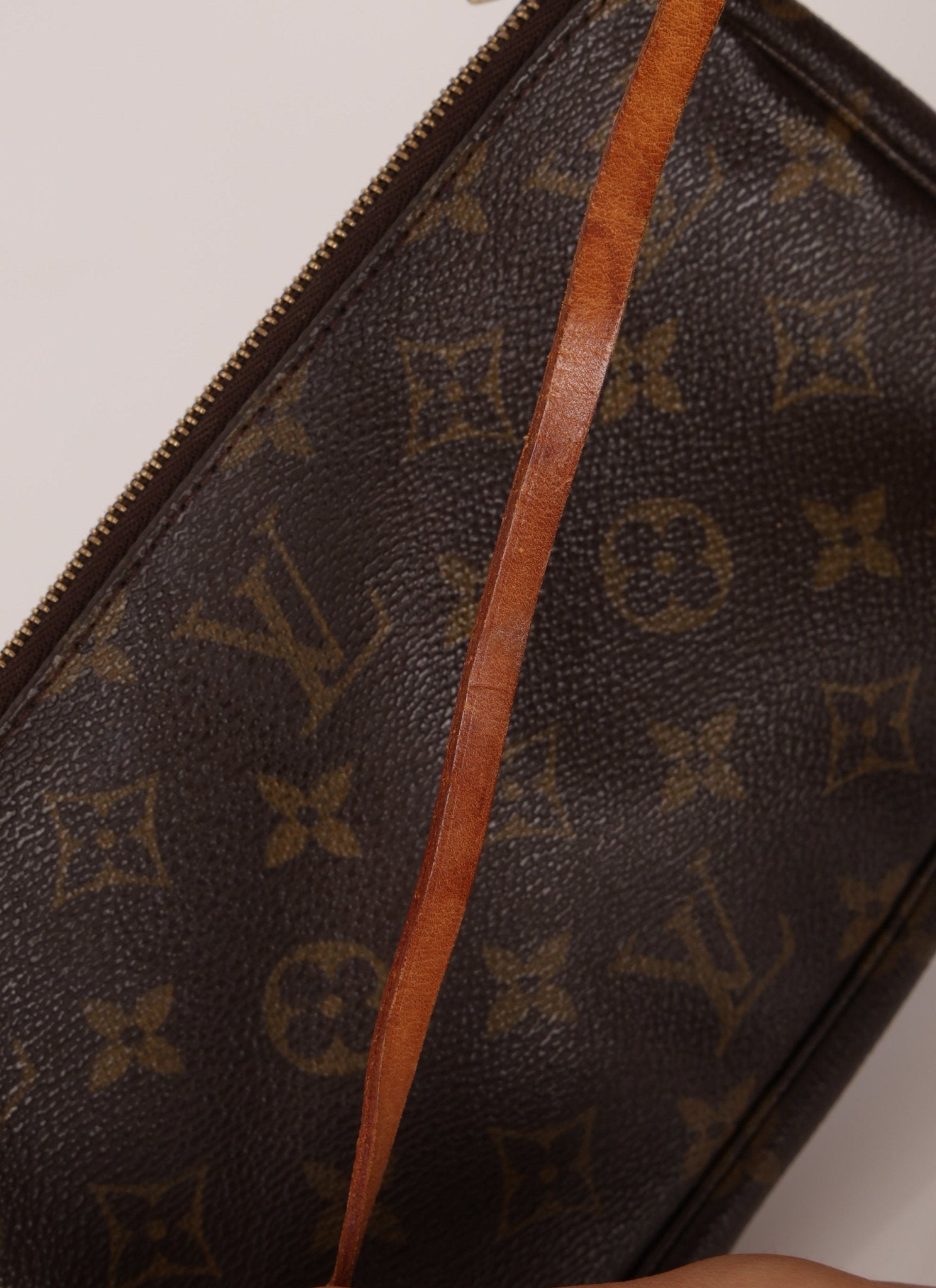 Louis Vuitton Monogram Pochette - FashioNica