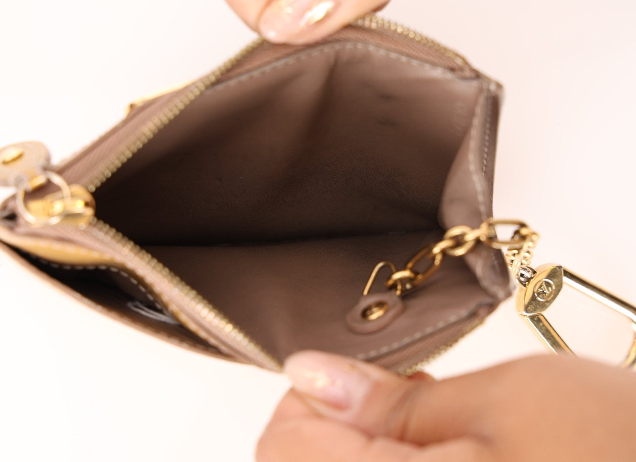 Louis Vuitton Vernis Key Pouch - FashioNica