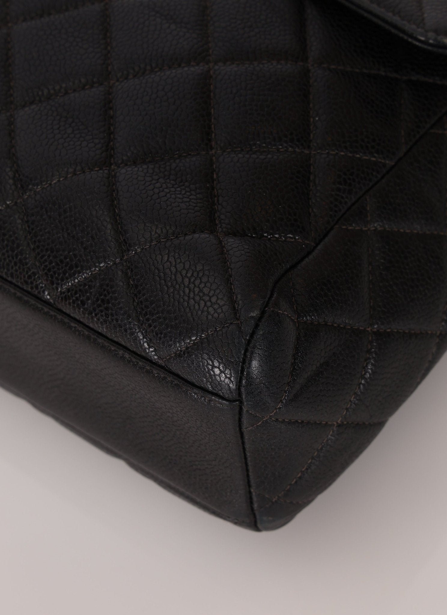 Vintage Chanel 1996 Caviar Turnlock Shoulder Bag - FashioNica