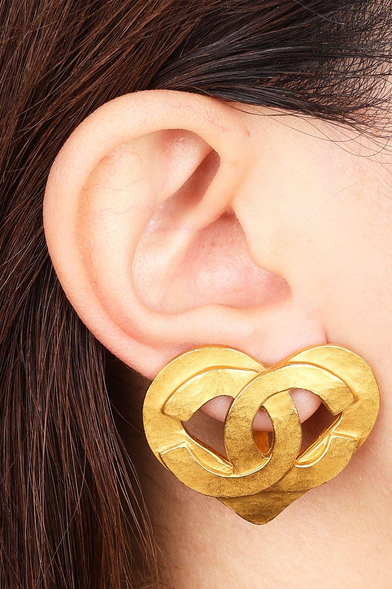 Chanel 1995 Heart Motif Clip-On Earrings 24K GP
