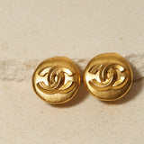 Chanel 1996 Matte Interlocking CC Round Clip-On Earrings