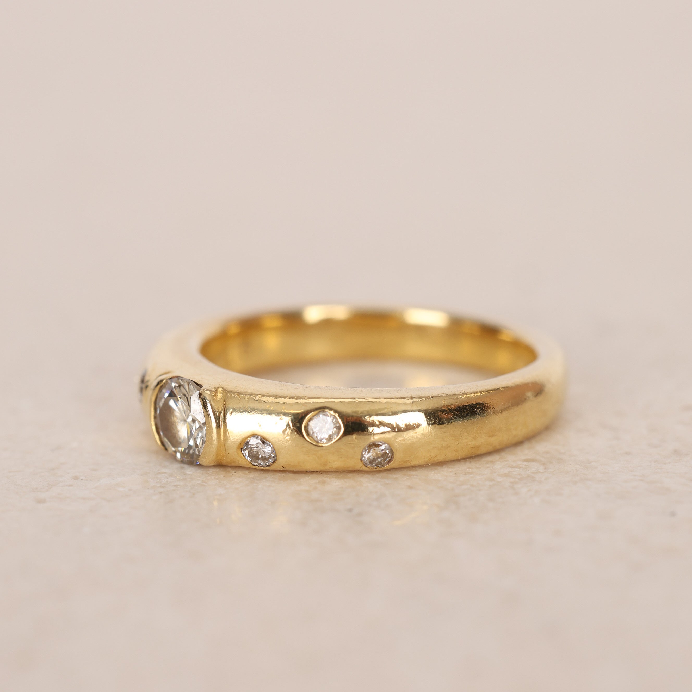 18K Yellow Gold Scattered Diamond Band Ring, Size US 6