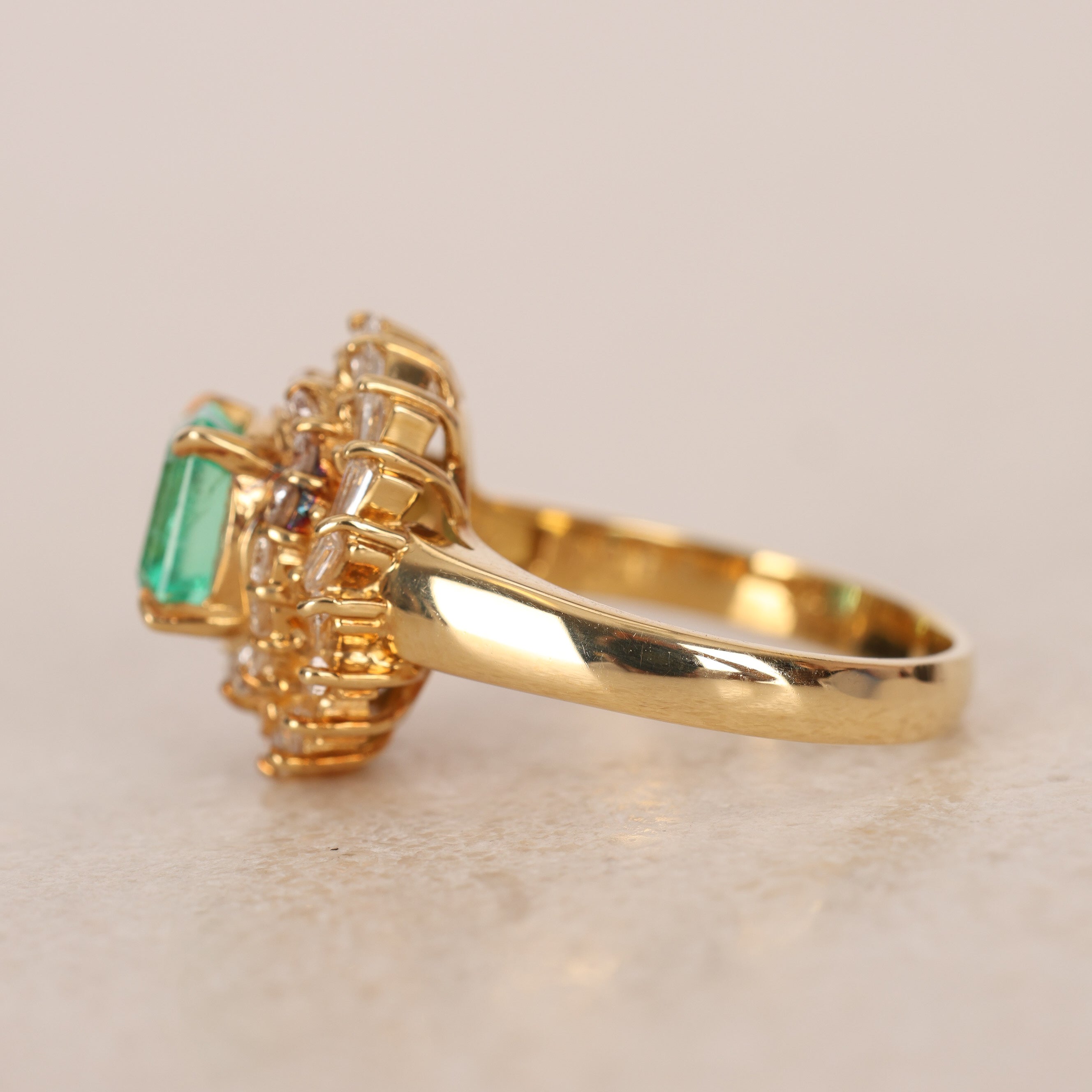Vintage 1970s 18K Yellow Gold Diamond and Emerald Spiral Halo Ring, Size US 6