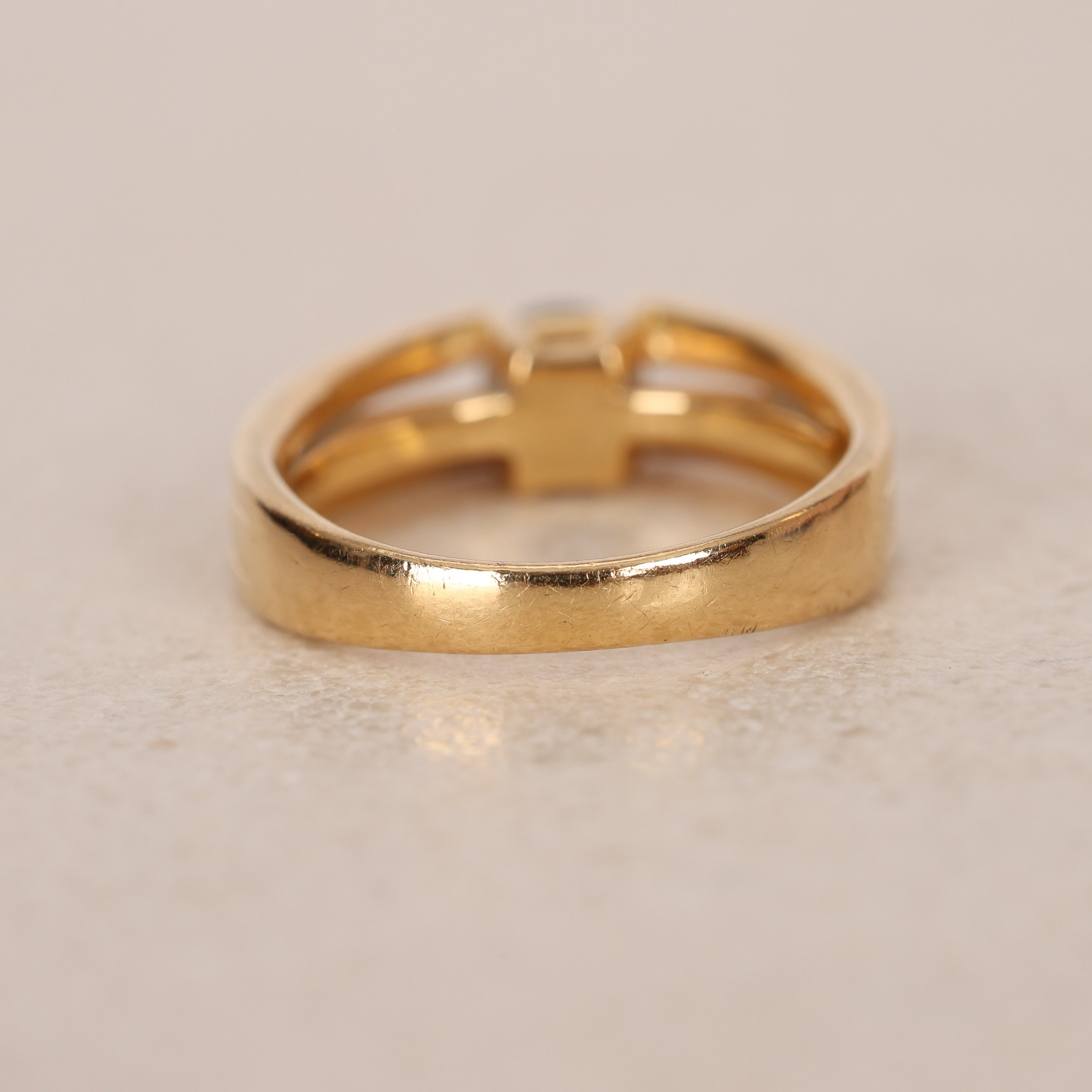 1980s 18K Yellow Gold and Diamond Art Deco Bypass Ridge Ring, Size US 5.75