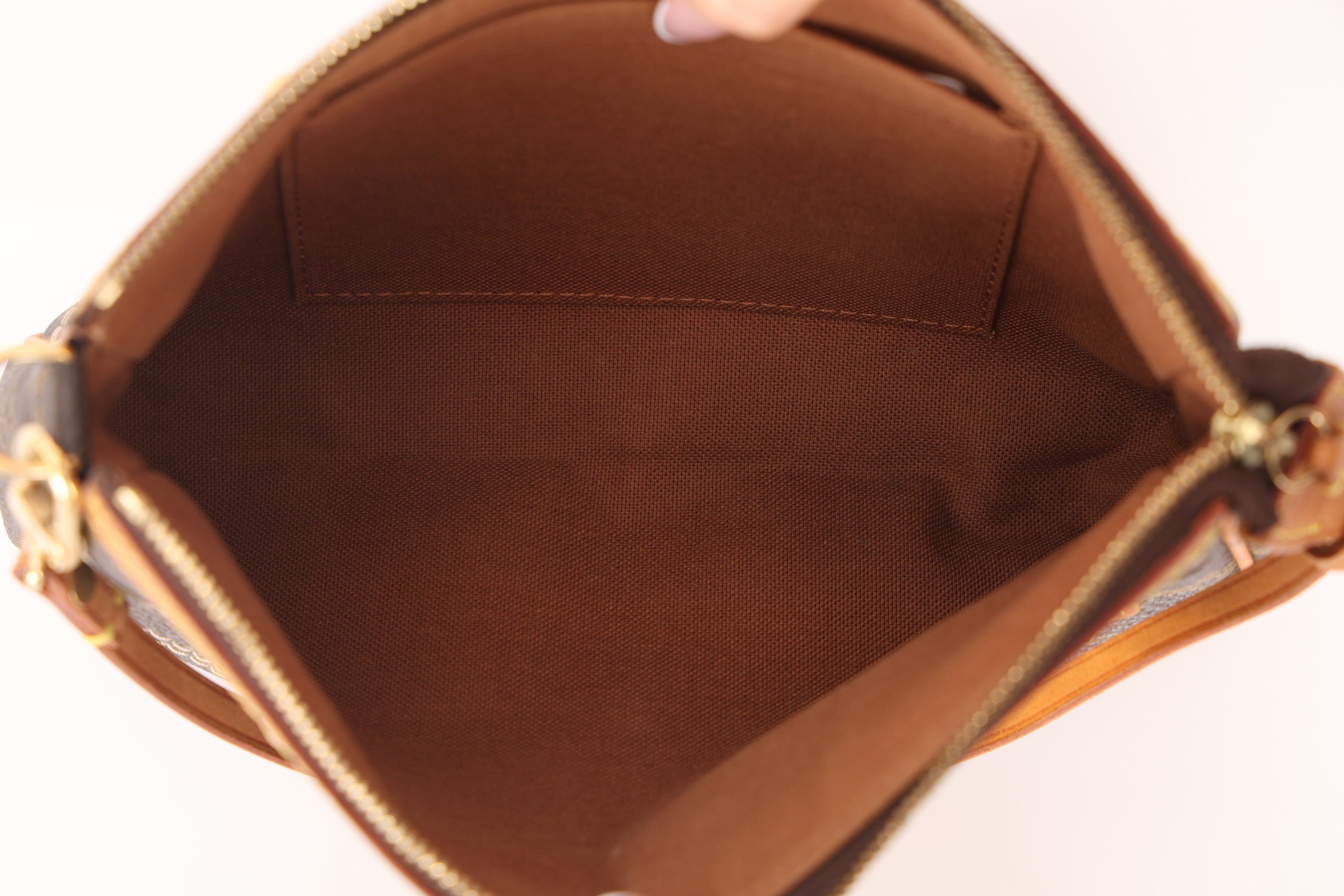 Limited Edition Louis Vuitton Monogram Canvas Riveting Pochette Accessoires