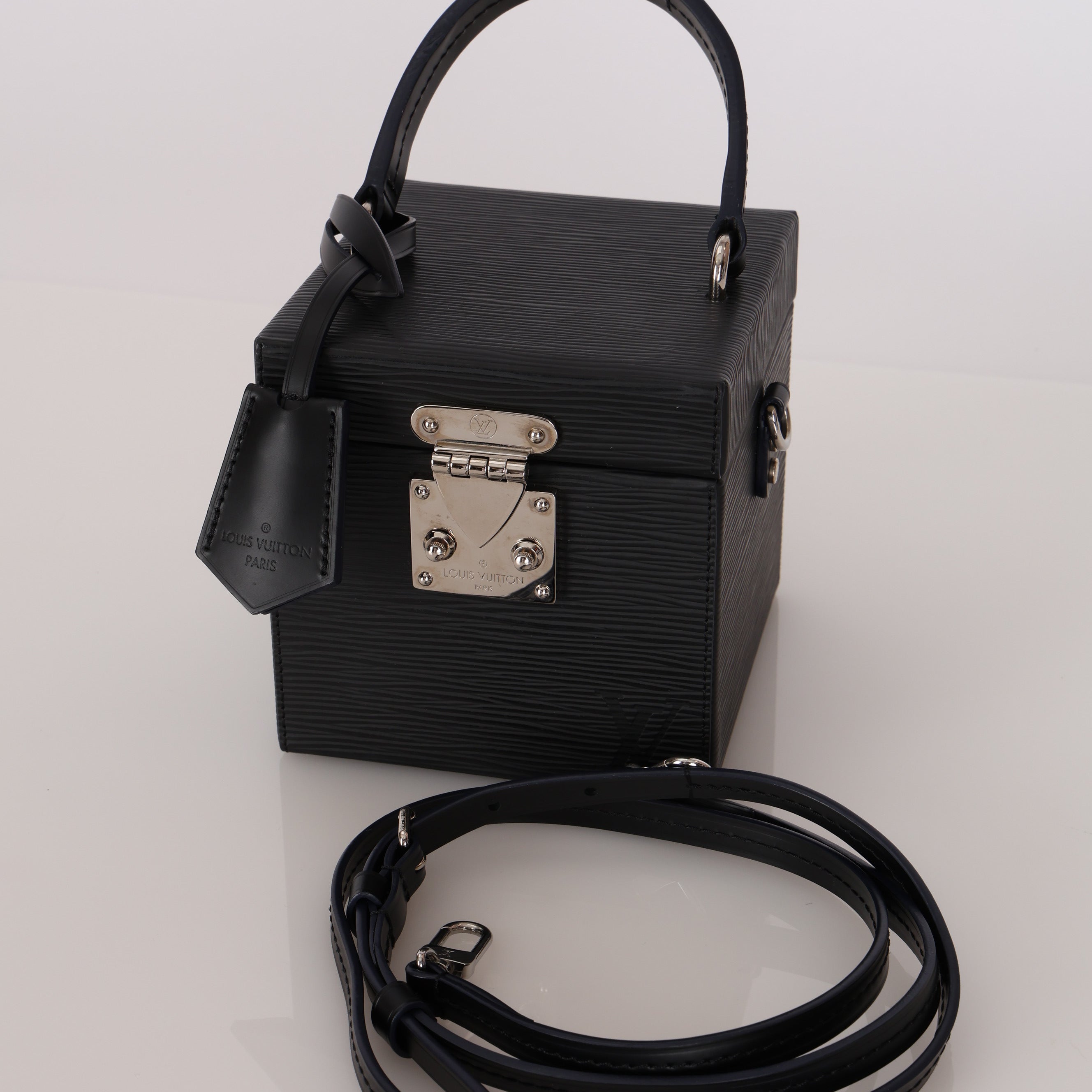 Louis Vuitton 2018 Noir Epi Bleecker Box w Strap