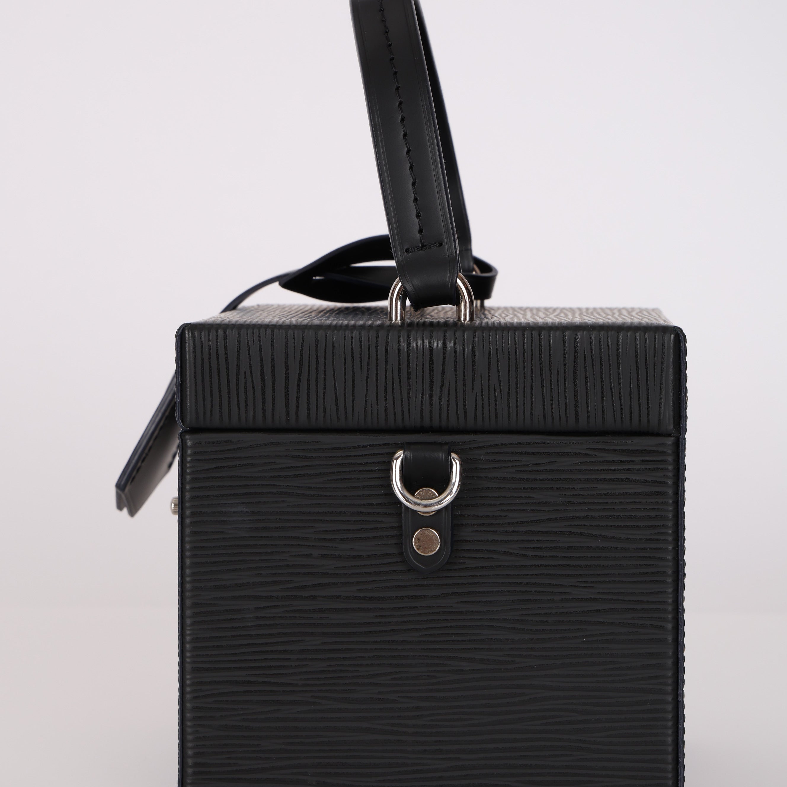 Louis Vuitton 2018 Noir Epi Bleecker Box w Strap