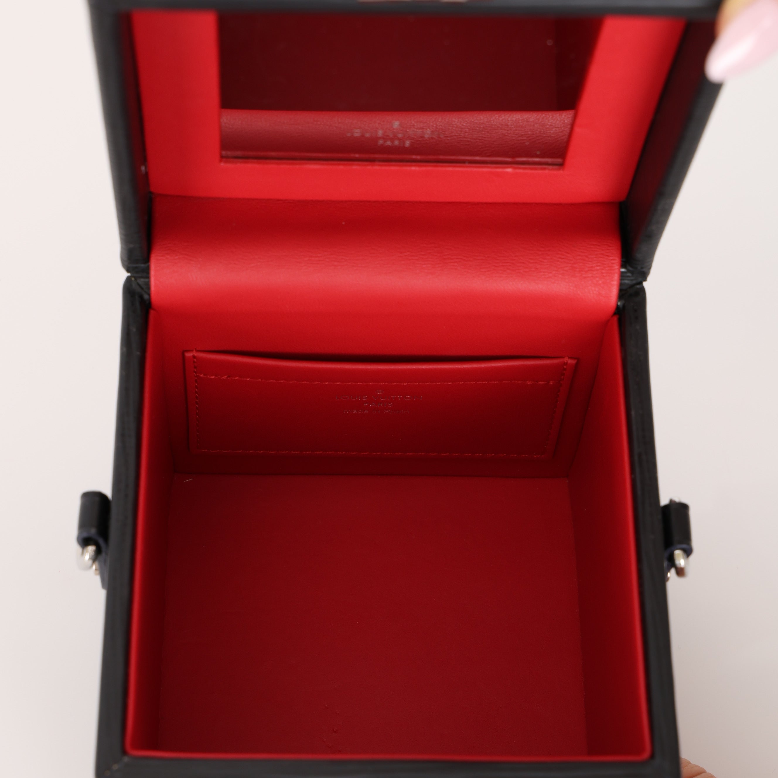 Louis Vuitton 2018 Noir Epi Bleecker Box w Strap