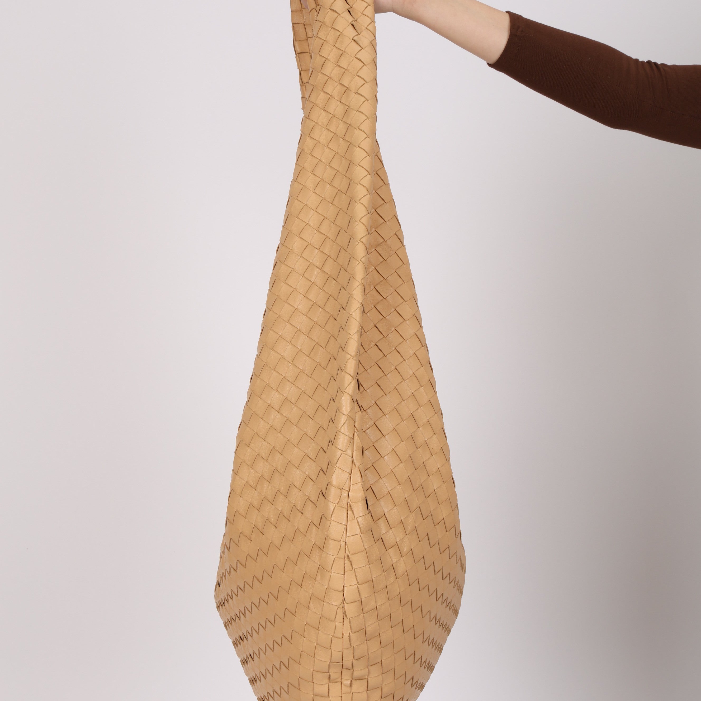 Ultra-Rare Bottega Veneta Intrecciato Maxi Jodie Beige Oats