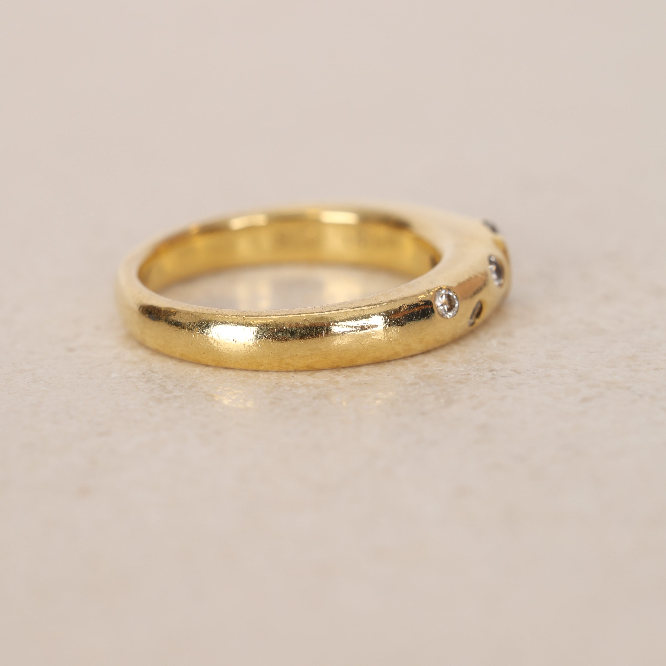 18K Yellow Gold Scattered Diamond Band Ring, Size US 6
