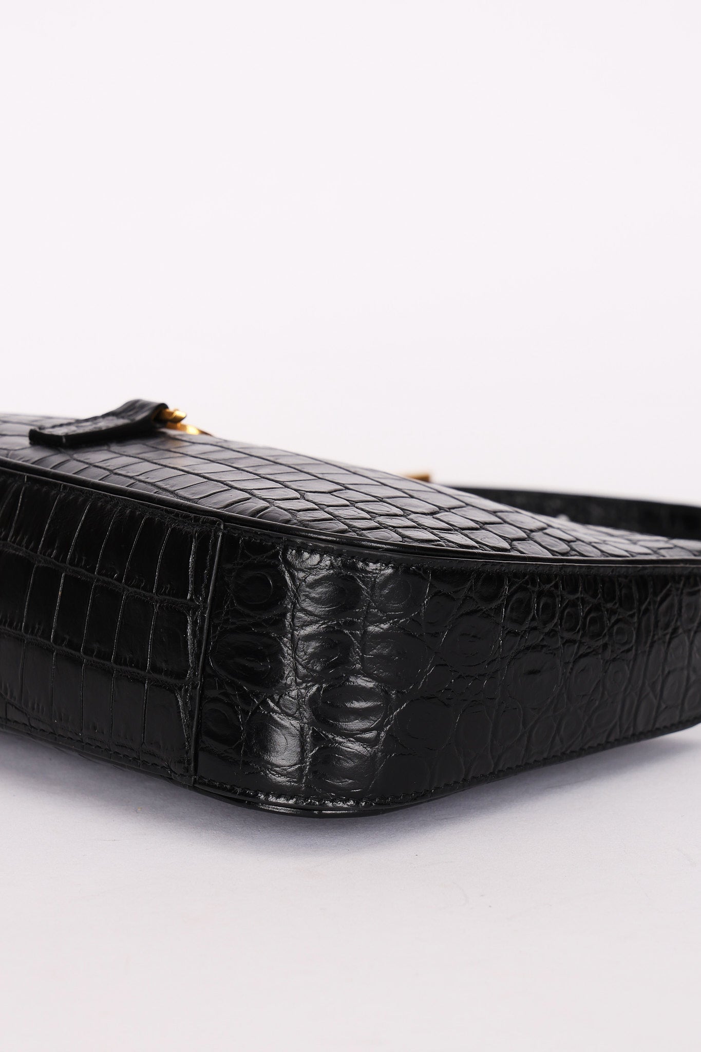 Saint Laurent Le 5 A 7 Shoulder Bag Croc Embossed