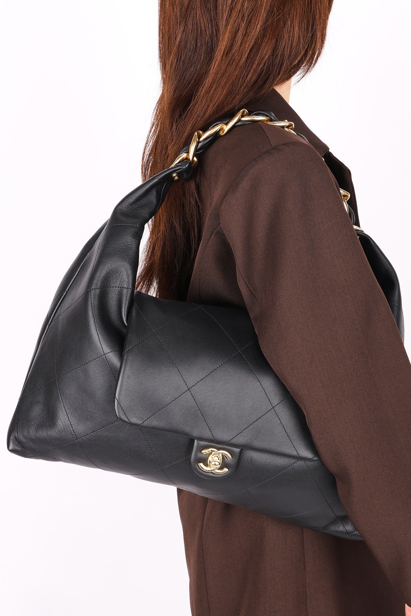 Chanel Maxi CC Hobo Black Calfskin 2025 AGHW