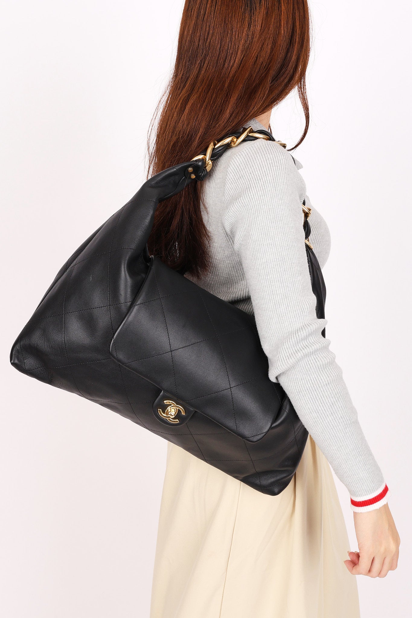 Chanel Maxi CC Hobo Black Calfskin AGHW