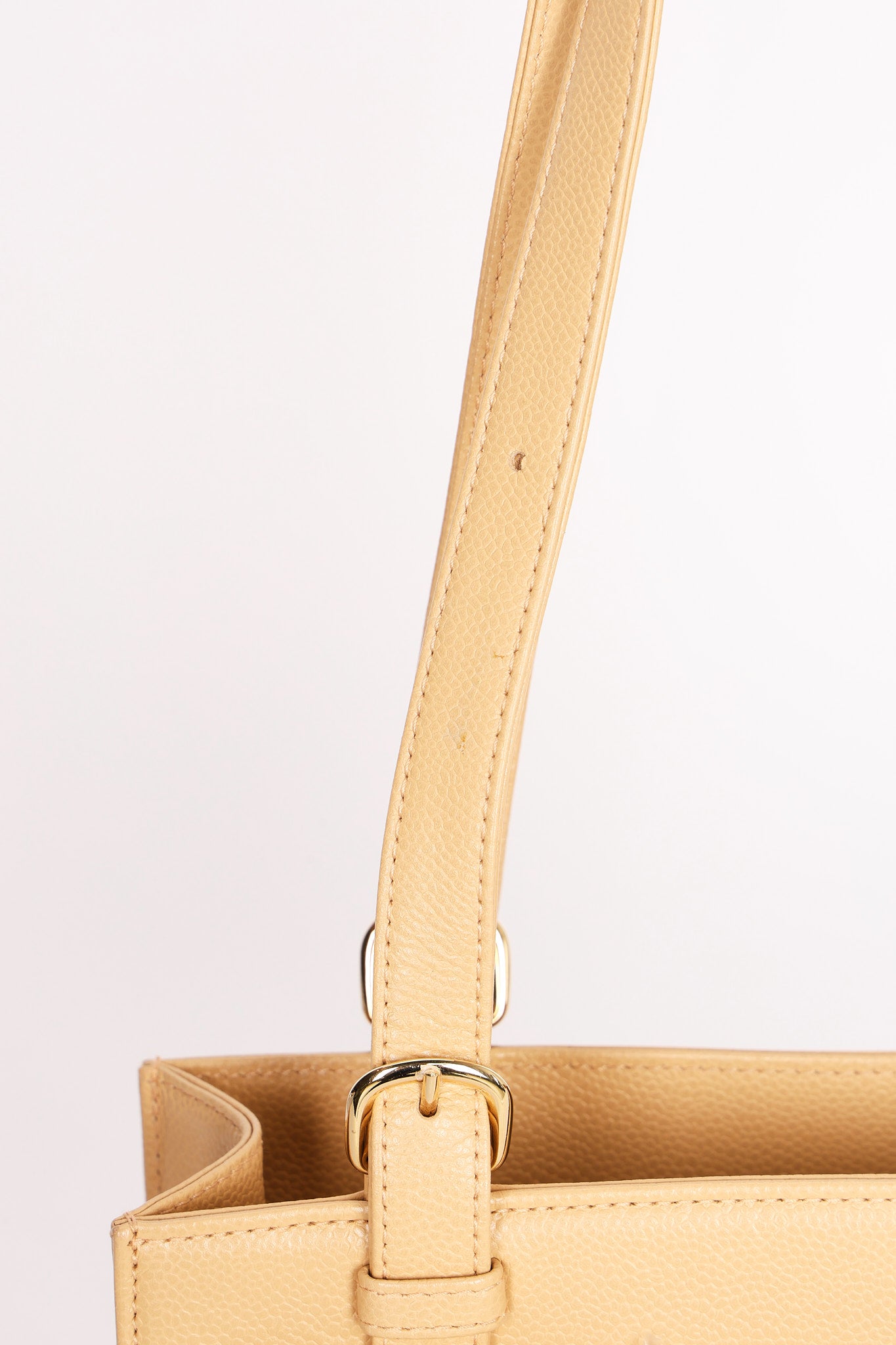 Chanel Caviar Nude Vintage shoulder bag