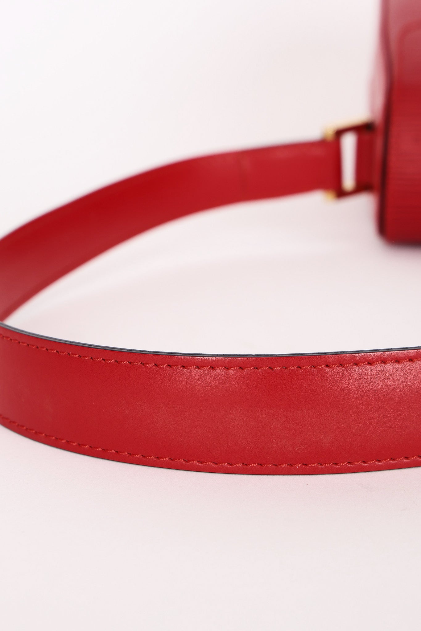 Louis Vuitton Epi Buci Shoulder Bag Red 1999