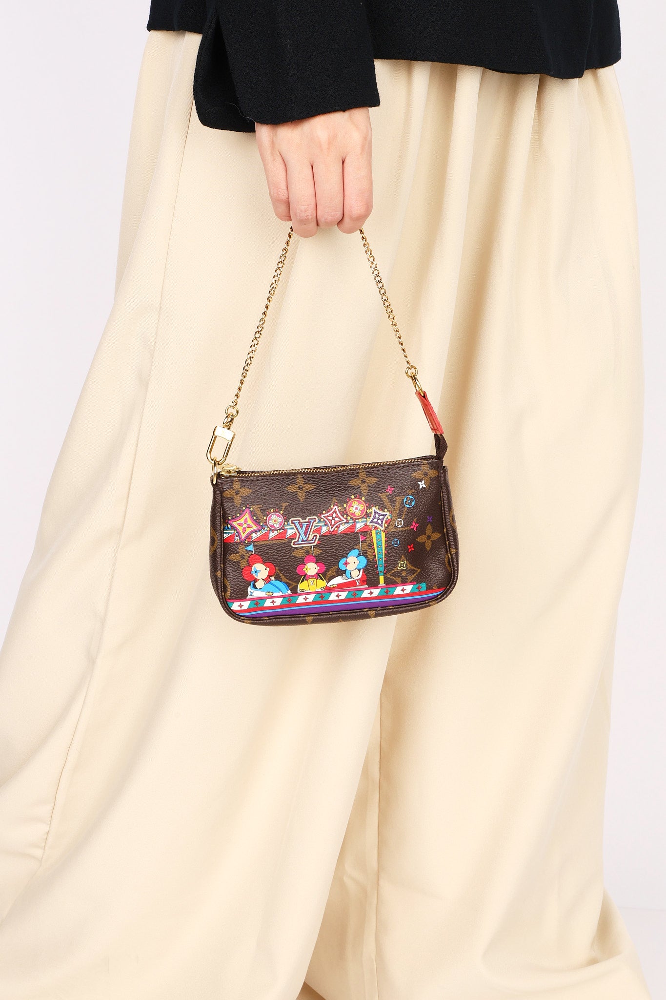 Louis Vuitton Vivienne Mini Chain Pochette 2020
