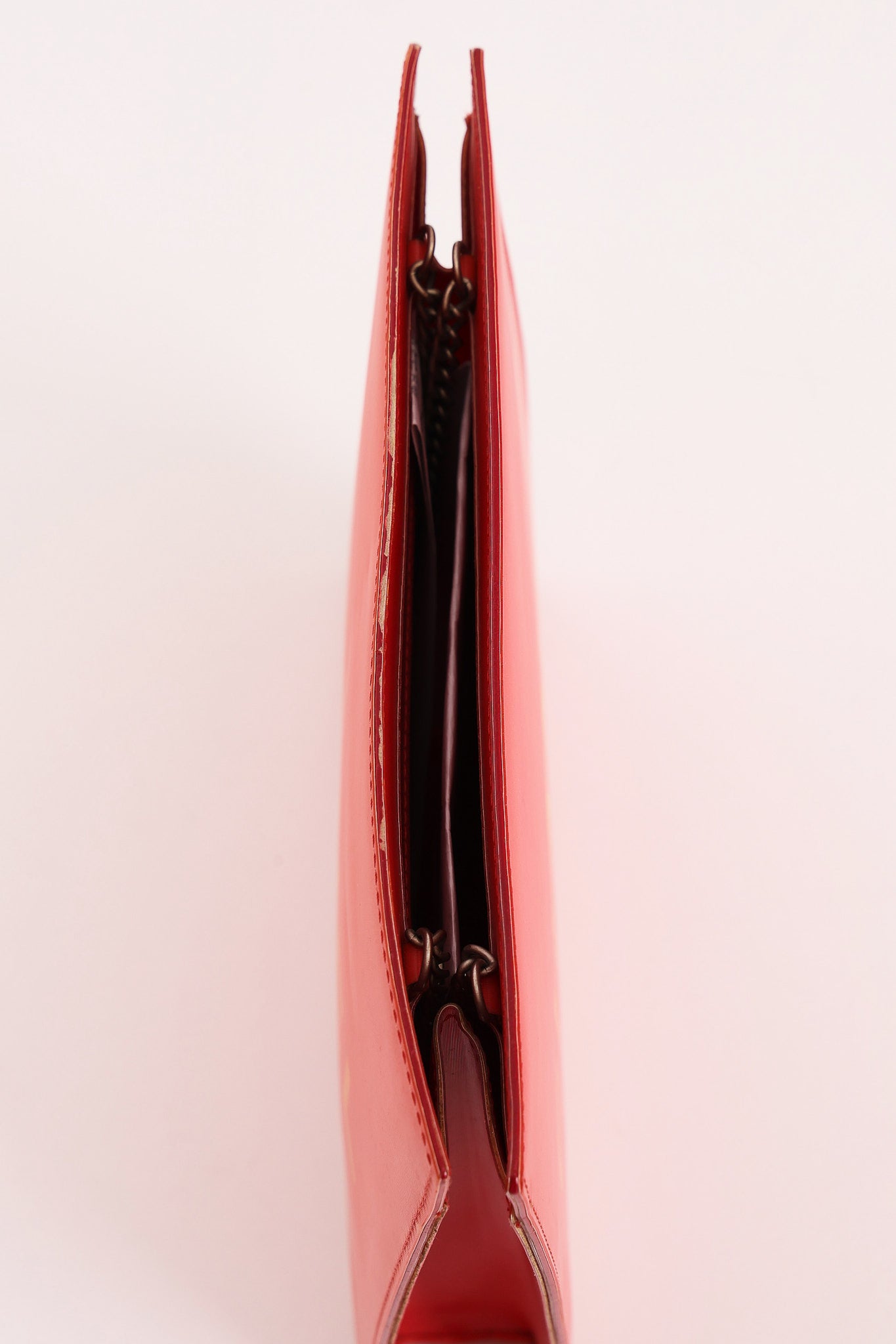 Chanel (Double-Sided Coral Logo Shoulder Bag)