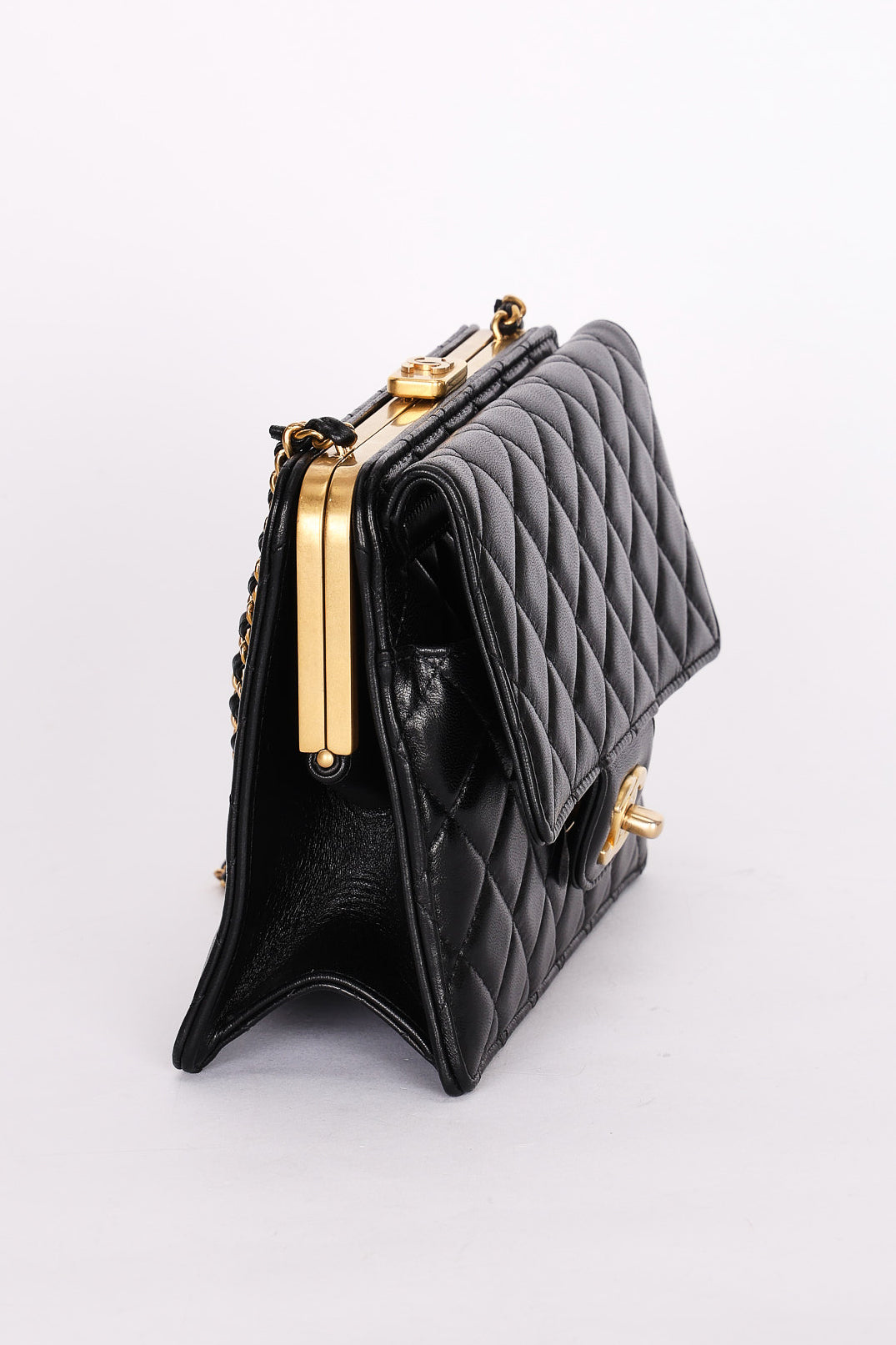 Chanel Kisslock Frame Turnlock Front Pocket Shoulder Bag Black Lambskin AGHW