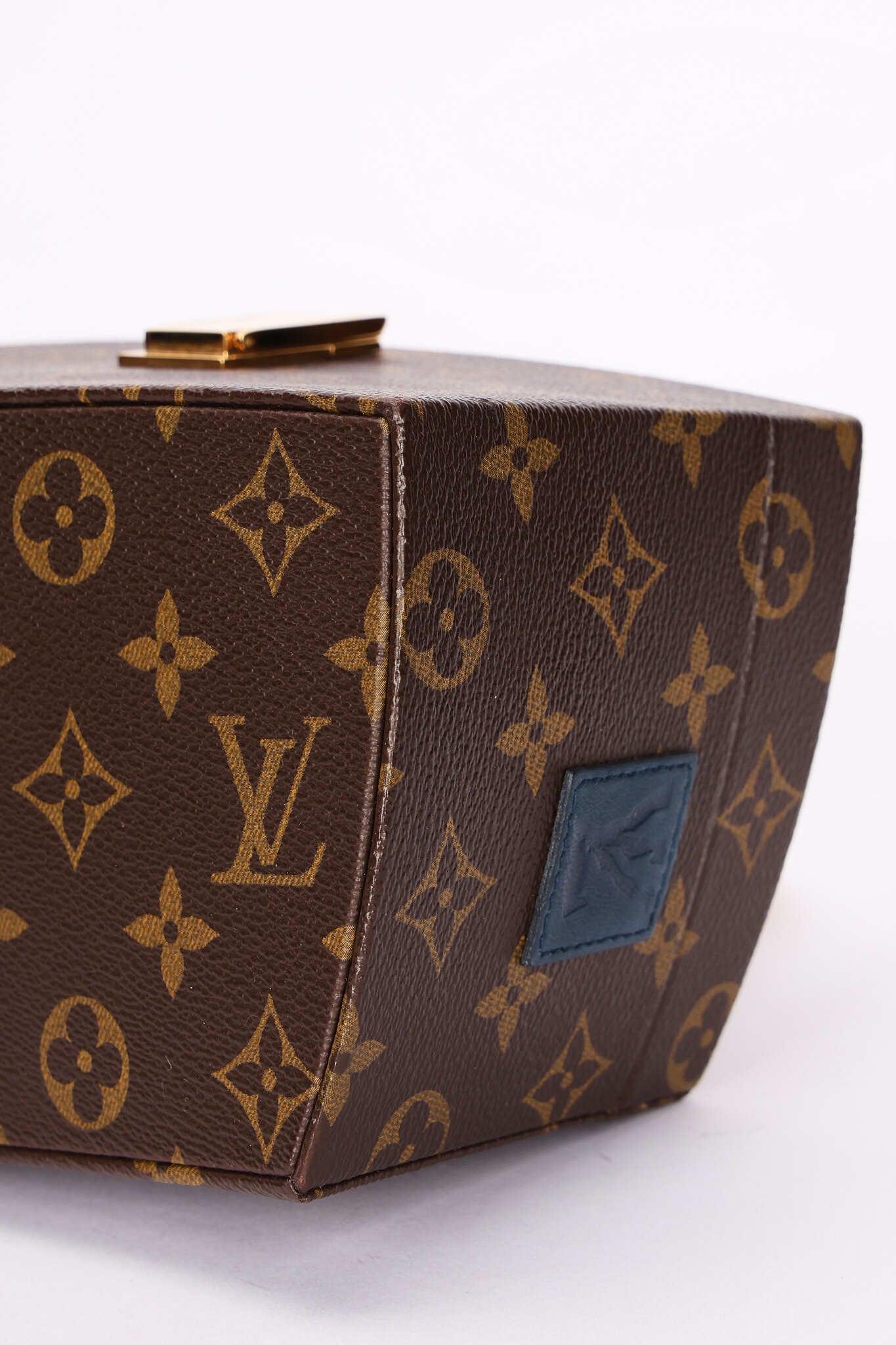 LOUIS VUITTONのハンガー＆HERMES ボックス Limited Edition Louis Vuitton x Frank Gehry Monogram Twisted Box