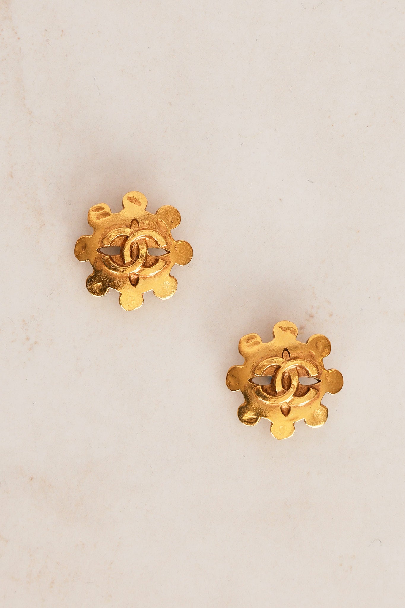 Chanel 1994 CC Logo Flower Clip-On Earrings