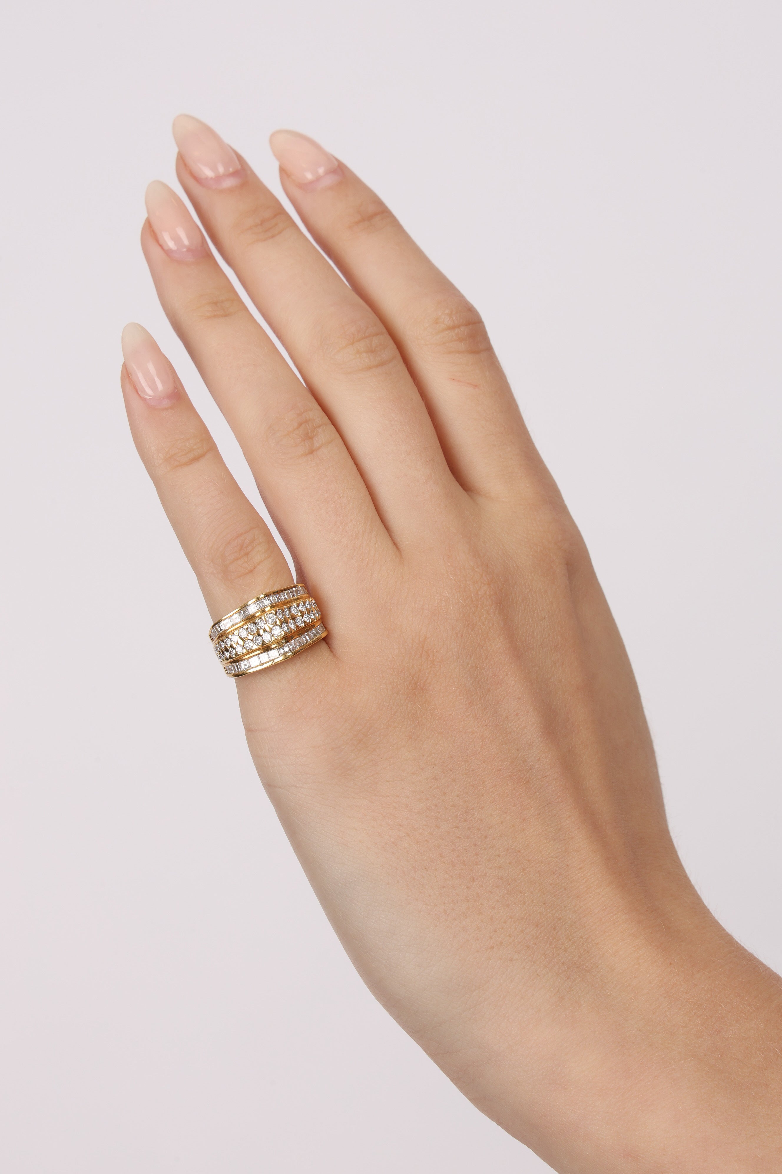 18K Yellow Gold Brilliant and Baguette Diamond Ridge Ring, Size US 4.5