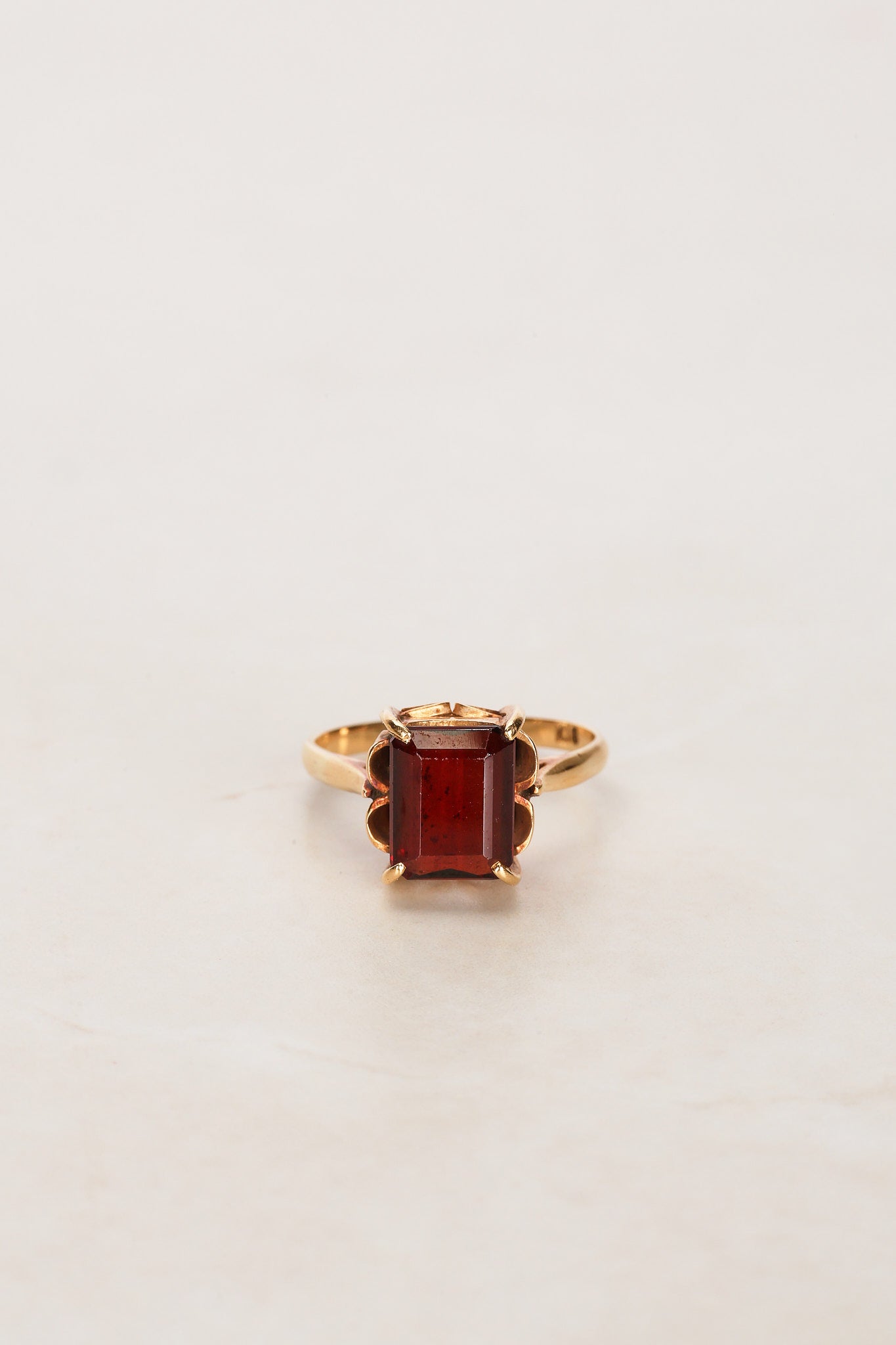 Vintage 18K Yellow Gold Garnet Cocktail Ring, Size US 7