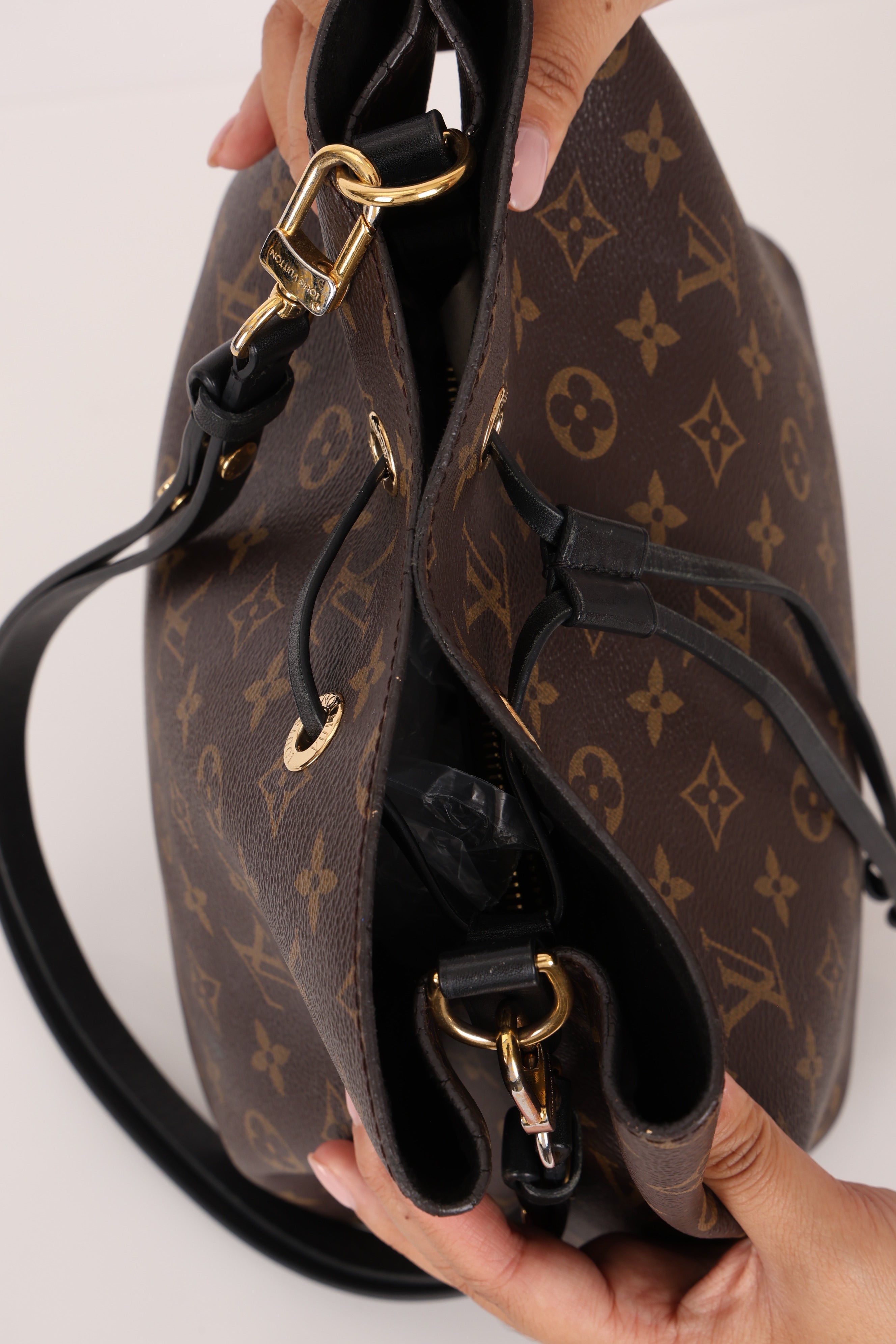Louis Vuitton Monogram Neo Noe Shoulder Bag