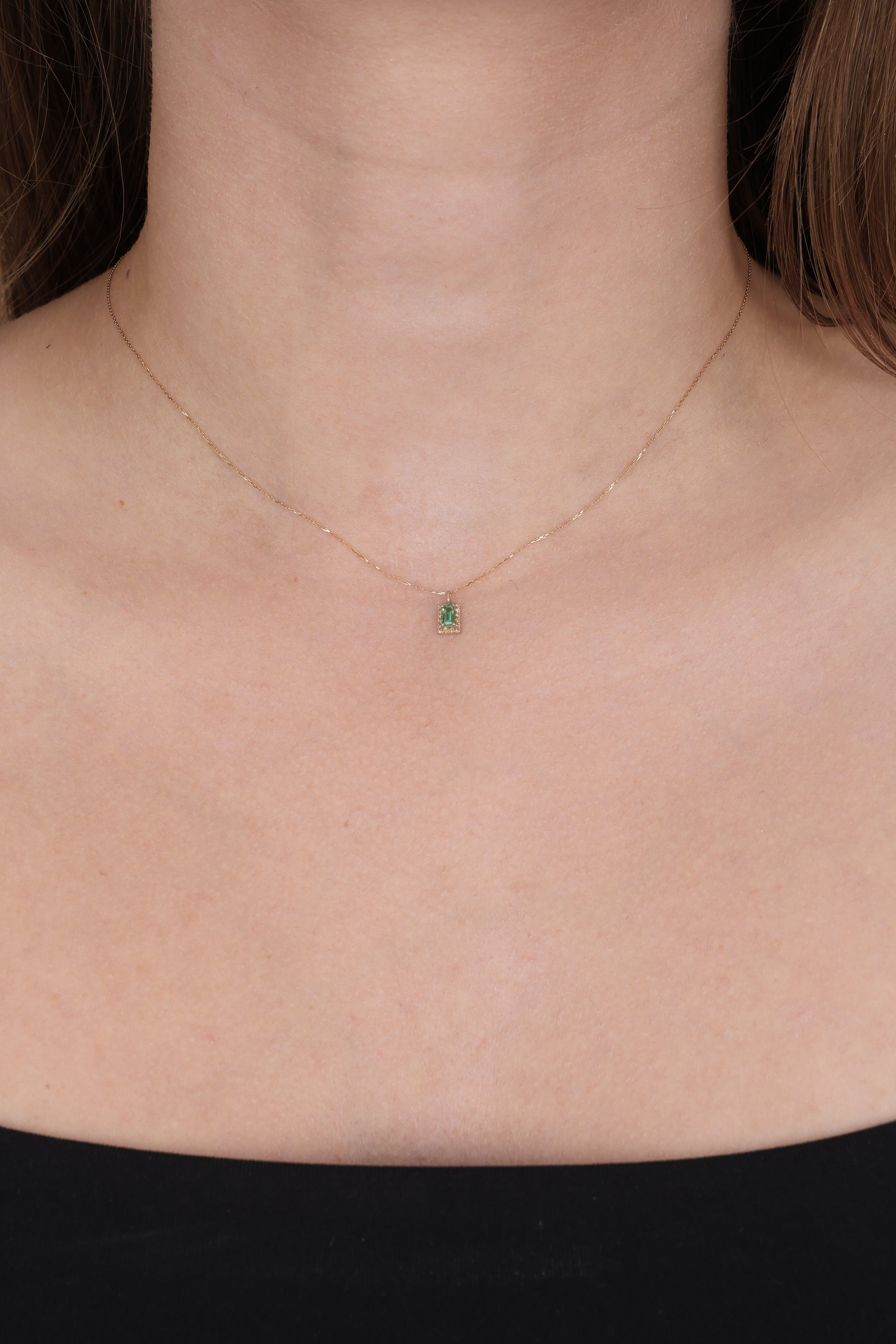 19K Emerald & Diamond Pendant Necklace