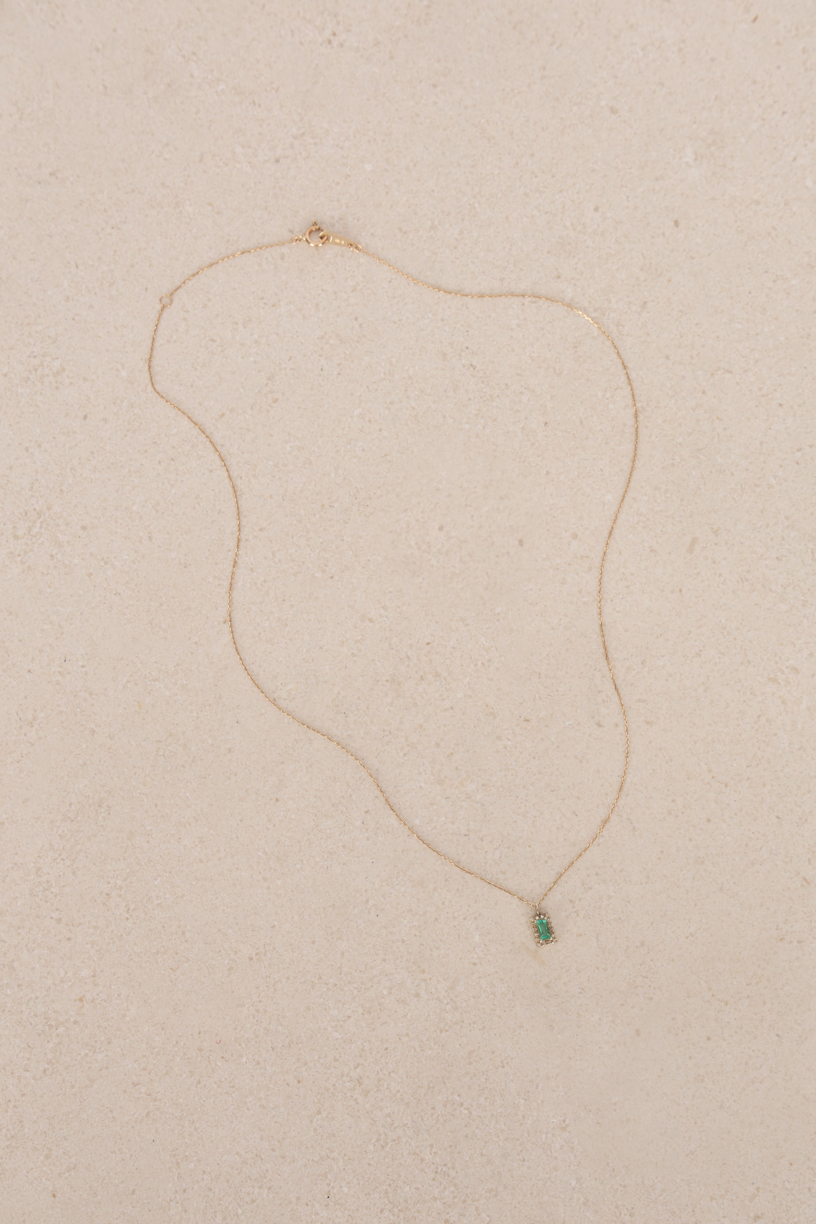 19K Emerald & Diamond Pendant Necklace