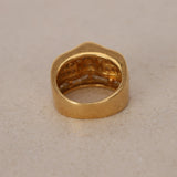 1970s - 1980s 18K Yellow Gold Brilliant and Baguette Diamond Ridge Ring, Size US 4.5 - Drop 23