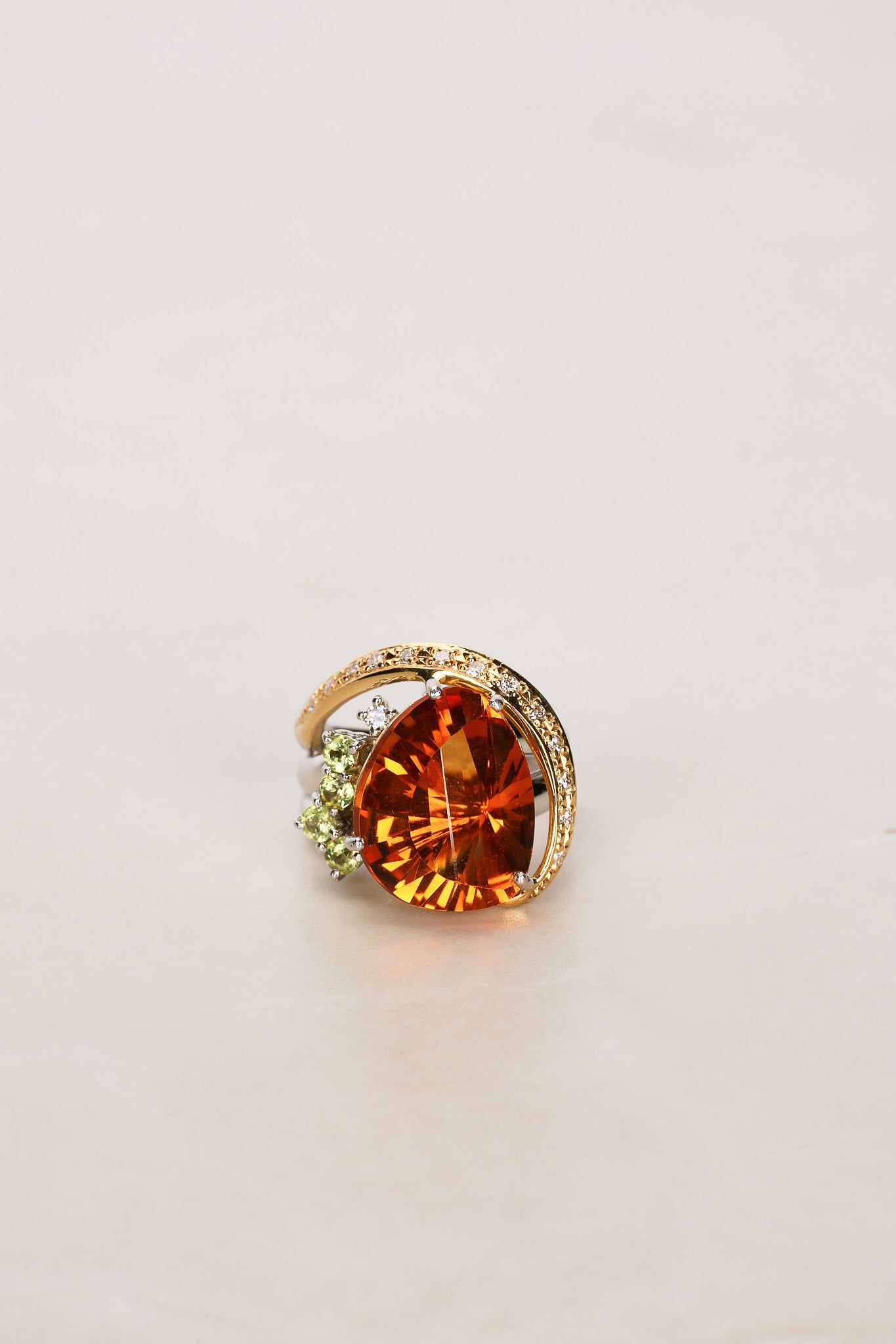 1990s 18K Yellow Gold Citrine, Peridot, and Diamond Curved Ring, Size US 5 - Drop 23