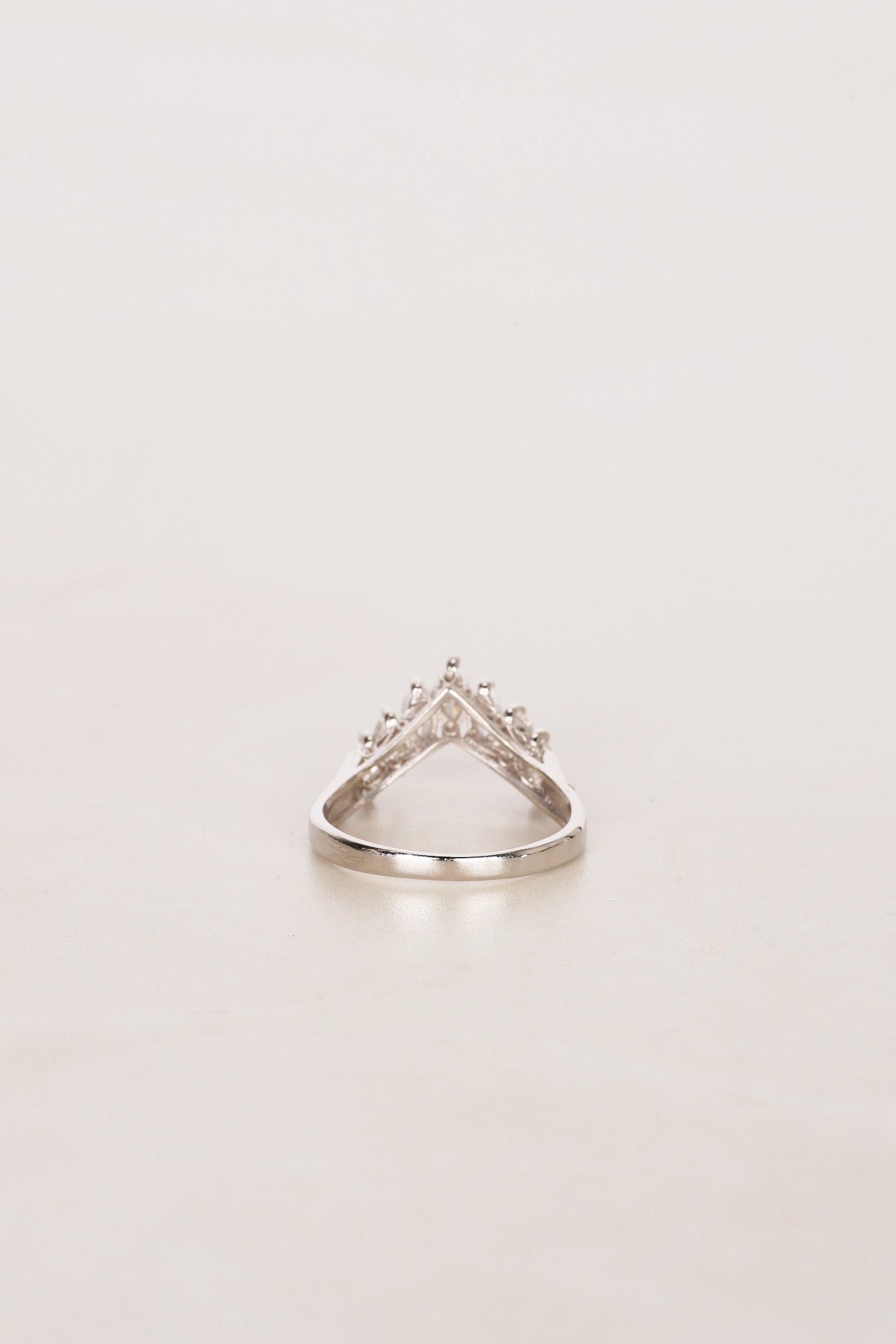 Pt900 Platinum and Diamond Ridge Ring, Size US 6.5