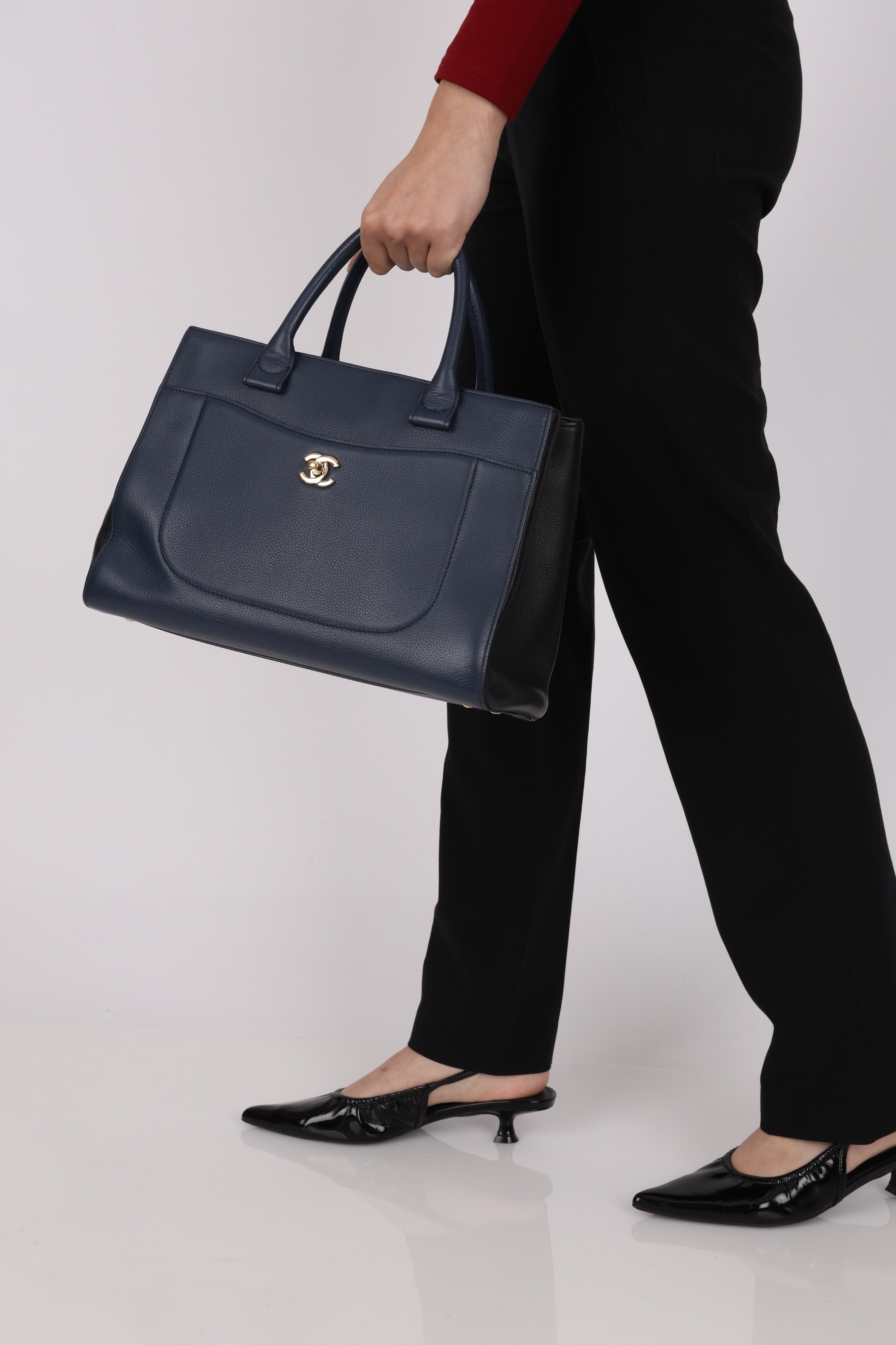 Chanel Small Neo Executive Tote Navy Caviar GHW