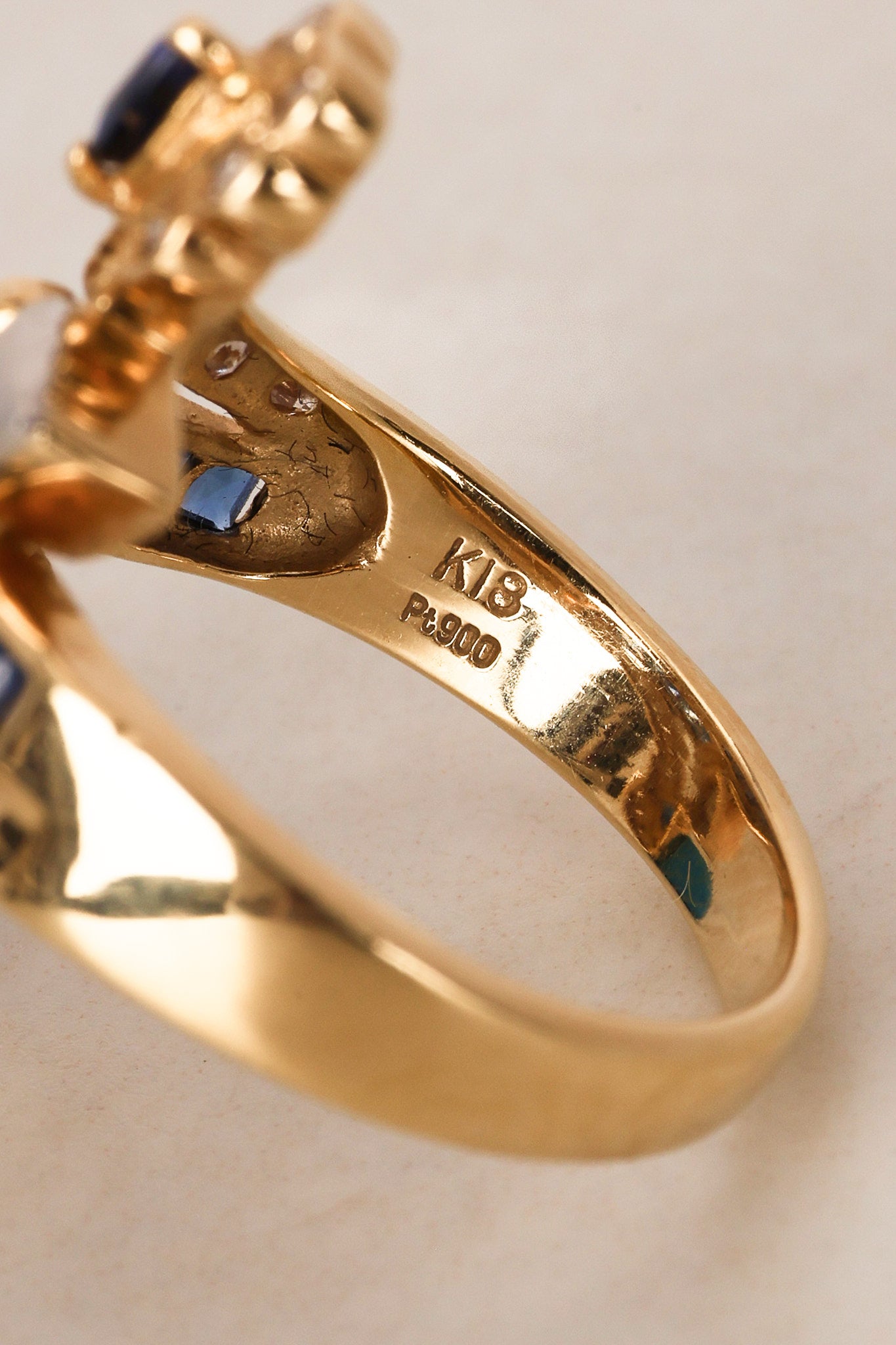 18K Sapphire & Diamond Gold Ring