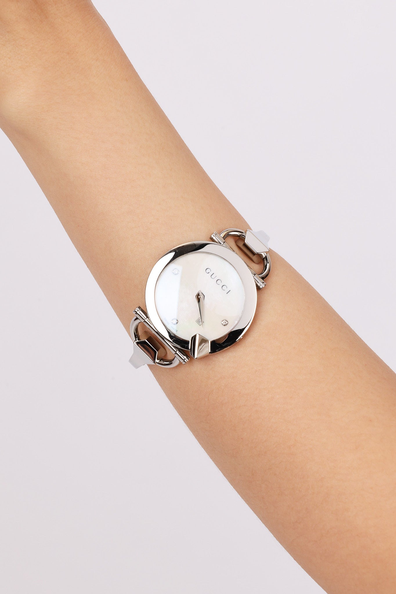 Gucci Steel Chiodo Diamond Shell Watch