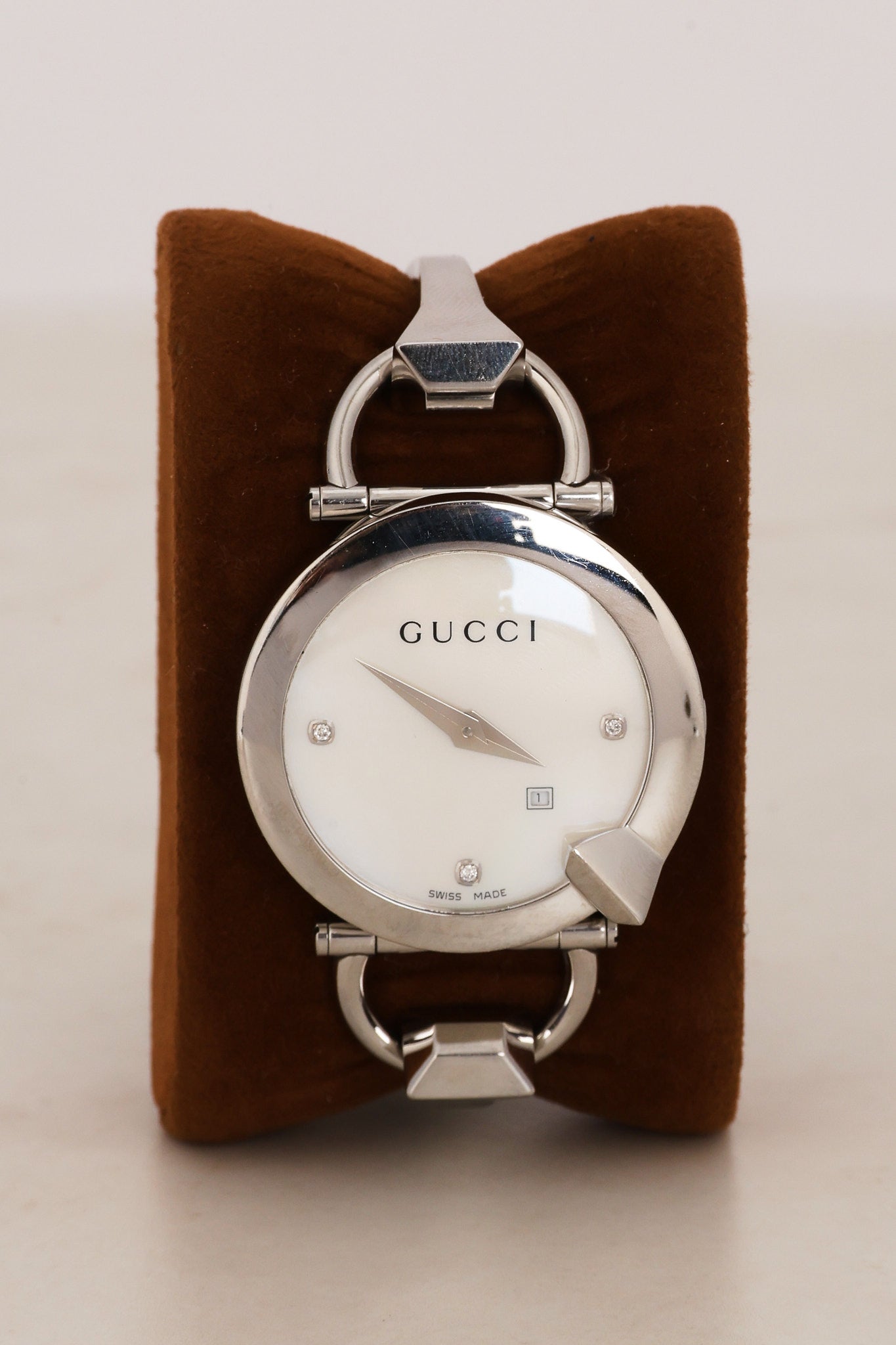 Gucci Steel Chiodo Diamond Shell Watch