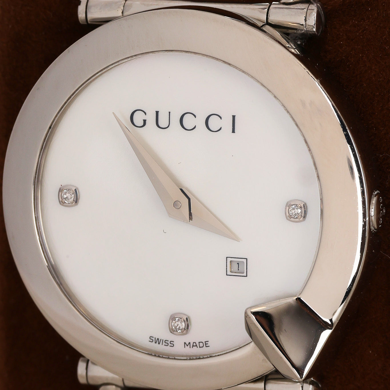Gucci Steel Chiodo Diamond Shell Watch